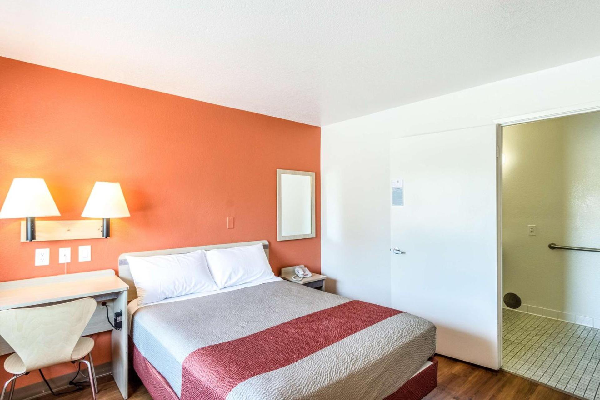 Motel 6-Redding, CA - Central photo 49