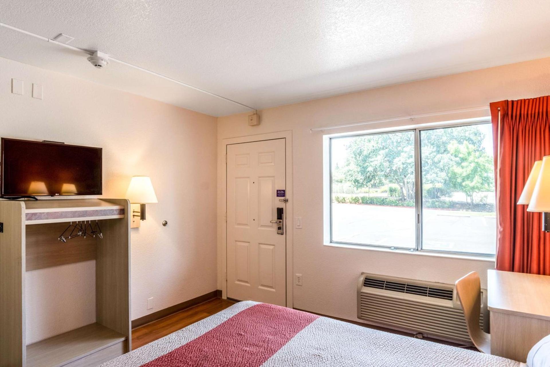 Motel 6-Redding, CA - Central photo 47