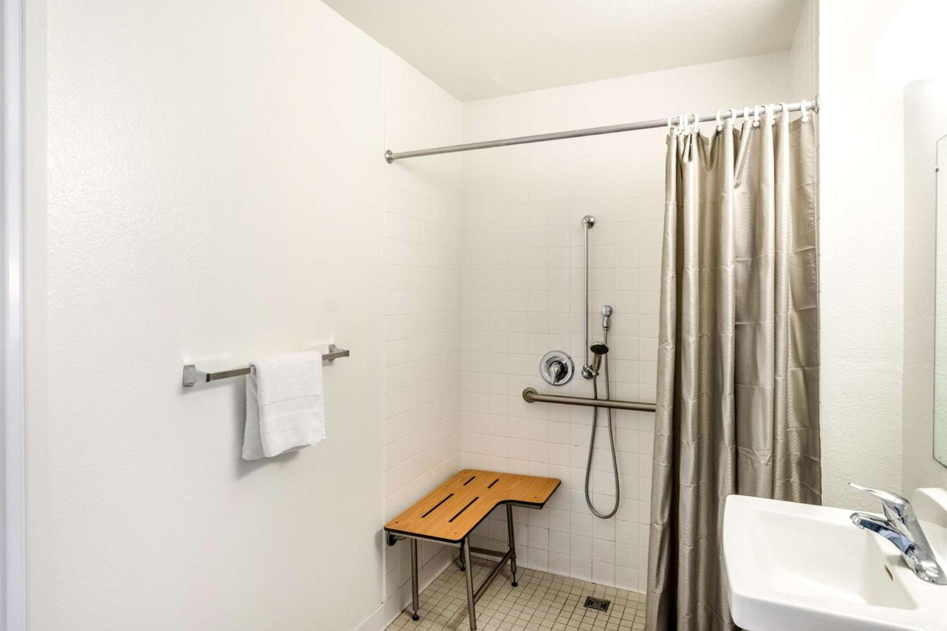 Motel 6-Redding, CA - Central photo 42