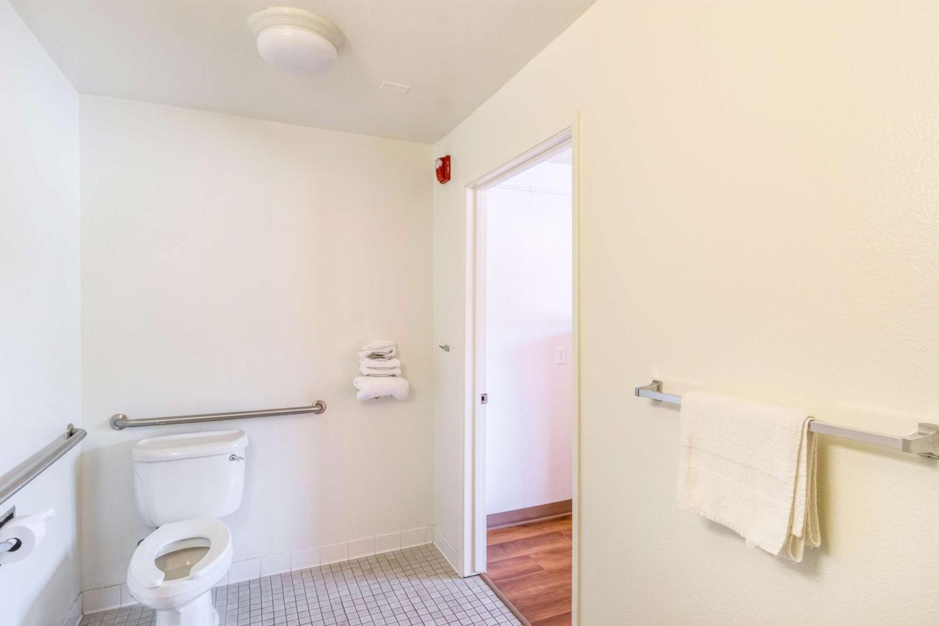Motel 6-Redding, CA - Central photo 41