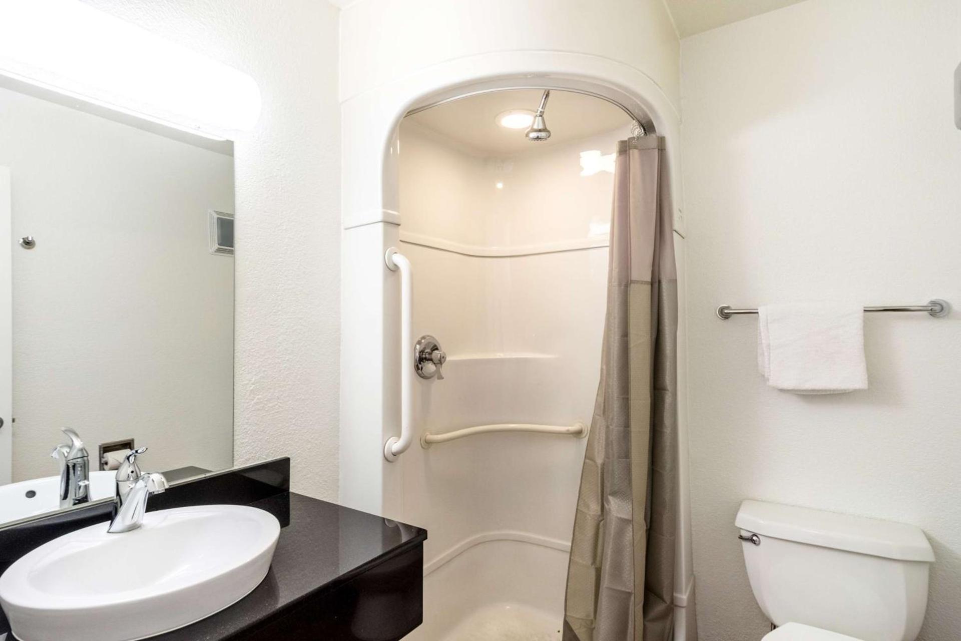 Motel 6-Redding, CA - Central photo 39