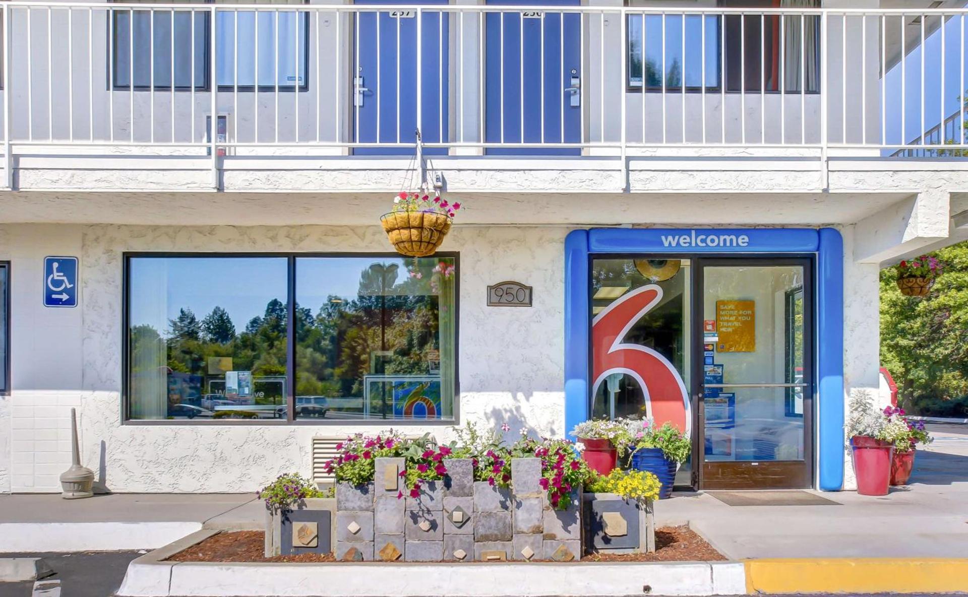 Motel 6-Medford, OR photo 2