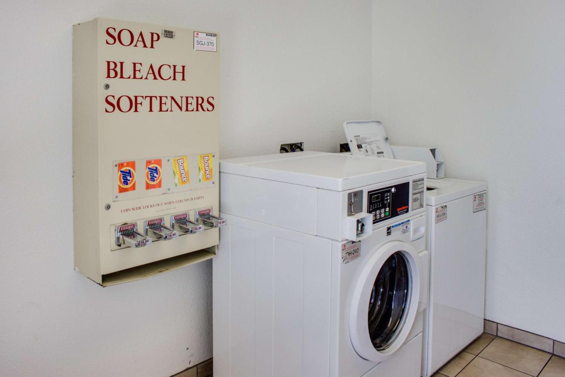 Motel 6-Bakersfield, CA - South photo 57