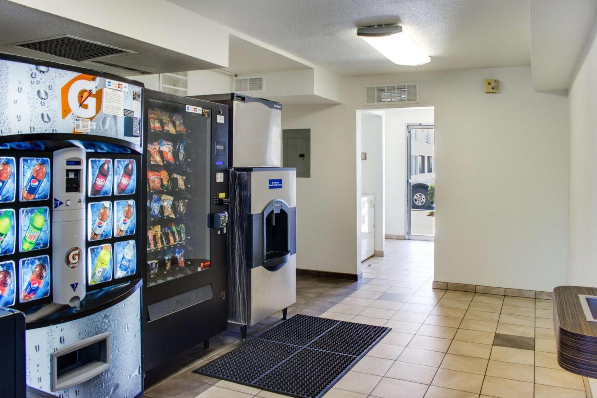 Motel 6-Bakersfield, CA - South photo 55