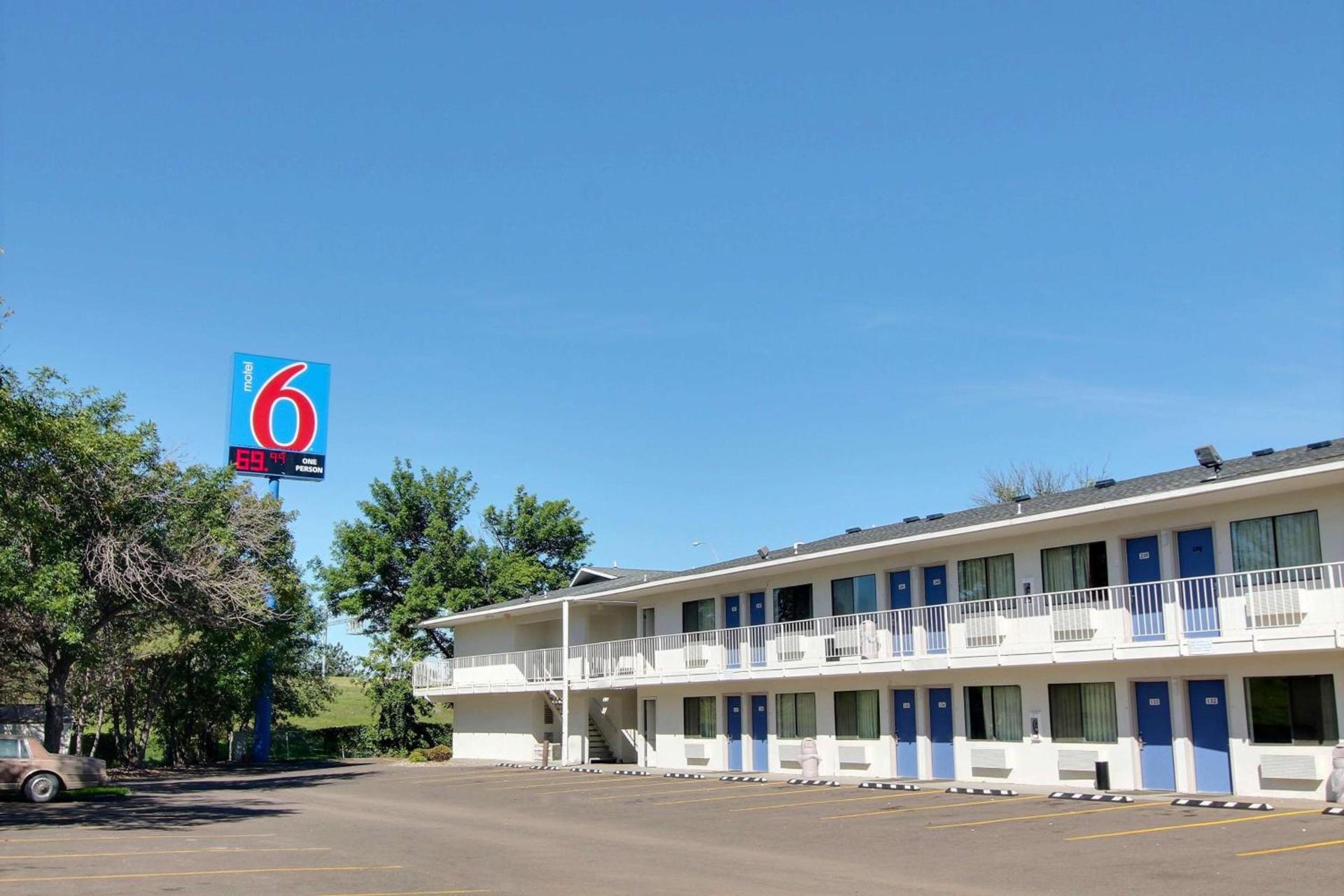 Motel 6-Bismarck, ND photo 1