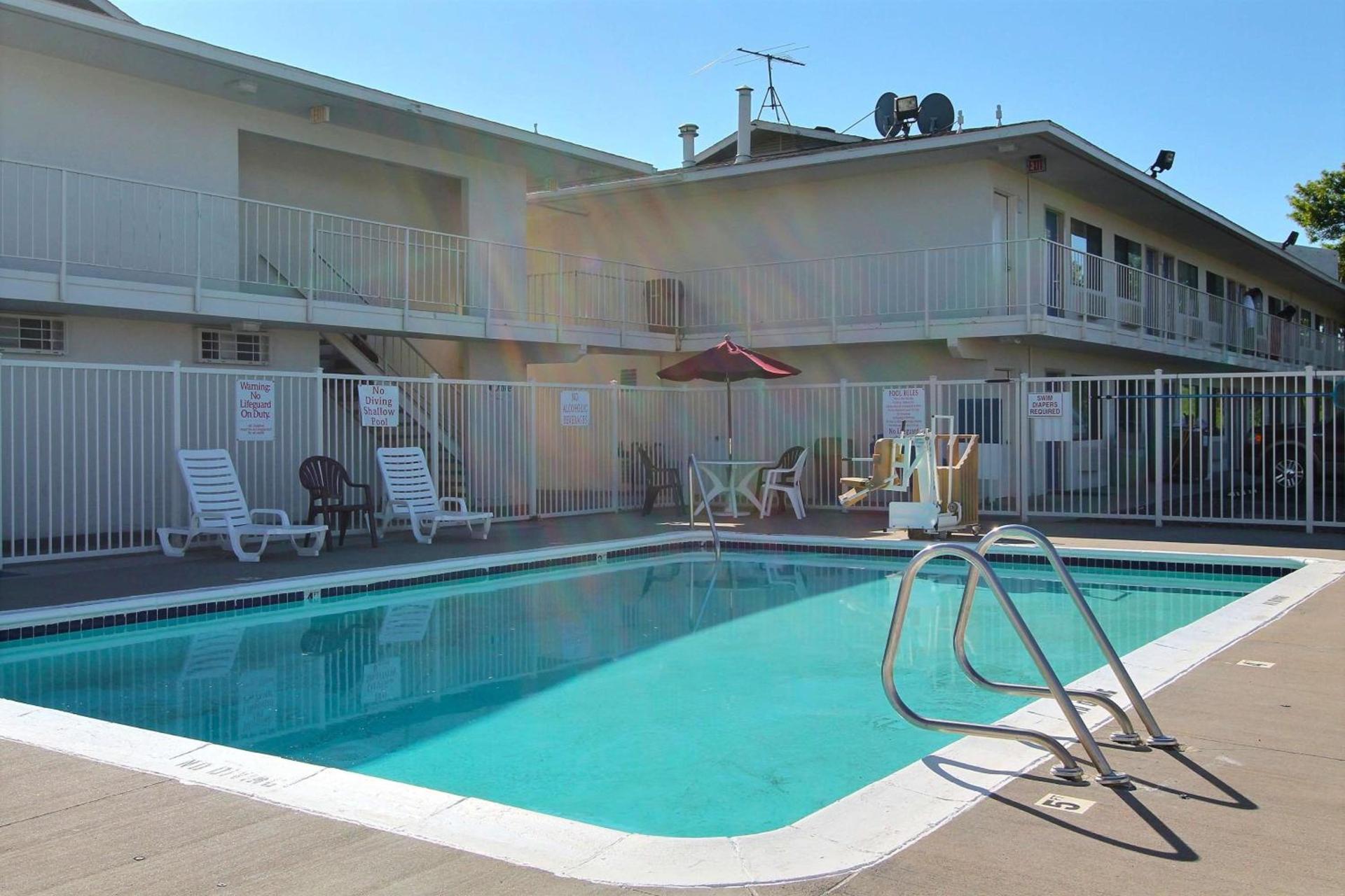 Motel 6-Bismarck, ND photo 20