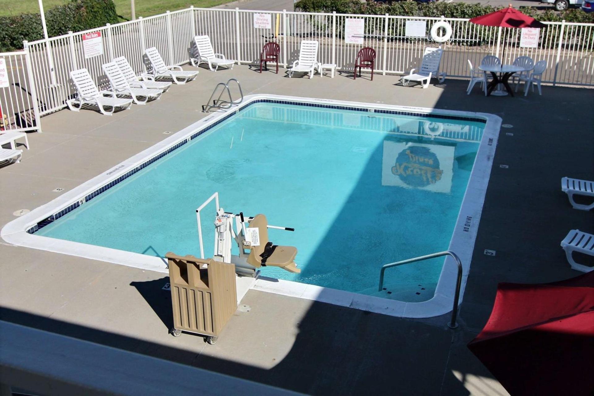 Motel 6-Bismarck, ND photo 19