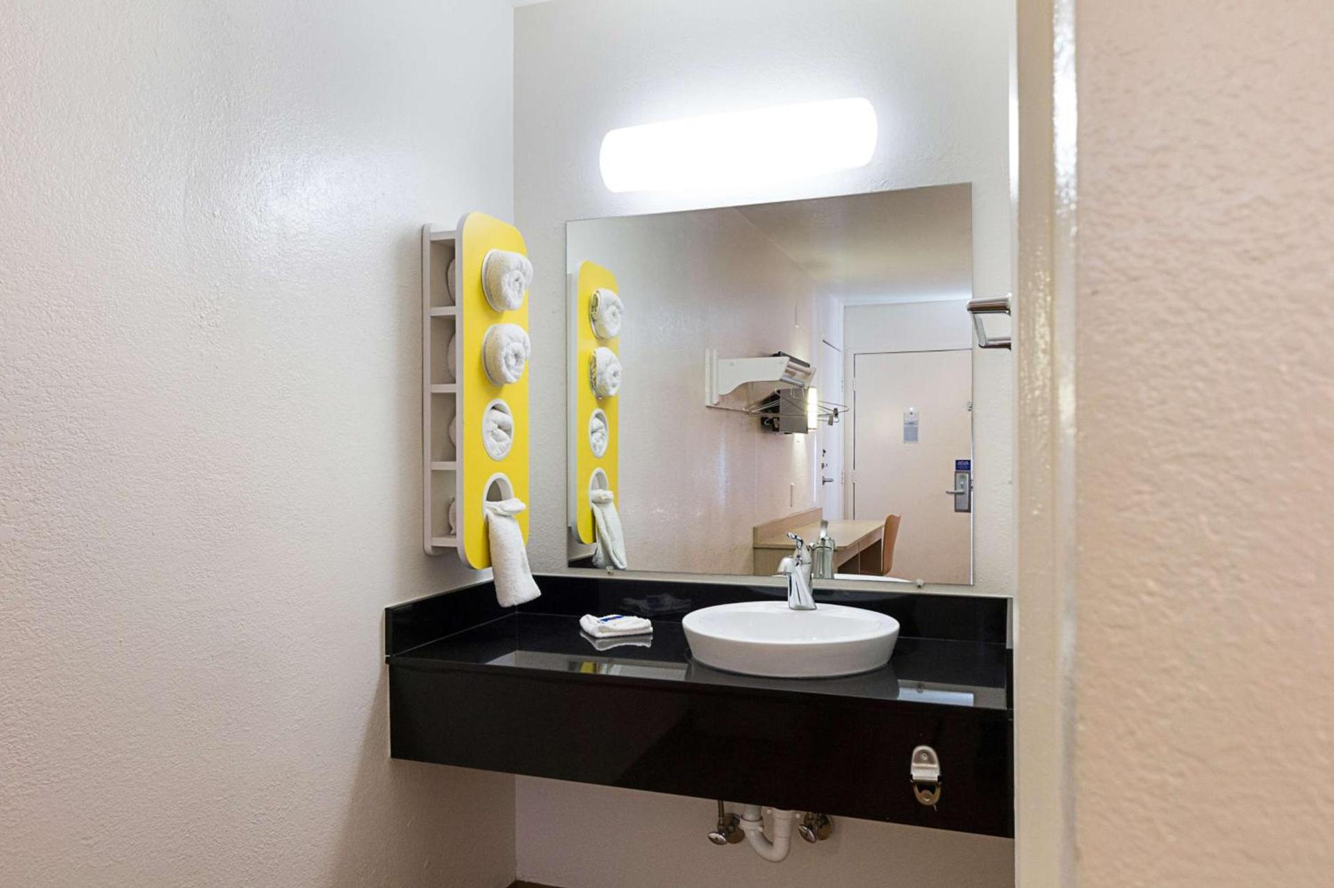 Motel 6-Mcallen, TX photo 40