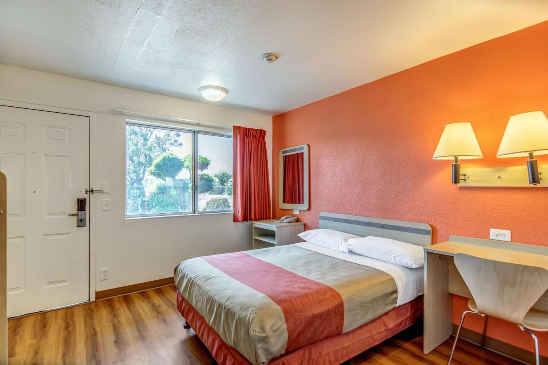 Super 8 by Wyndham Tracy photo 34