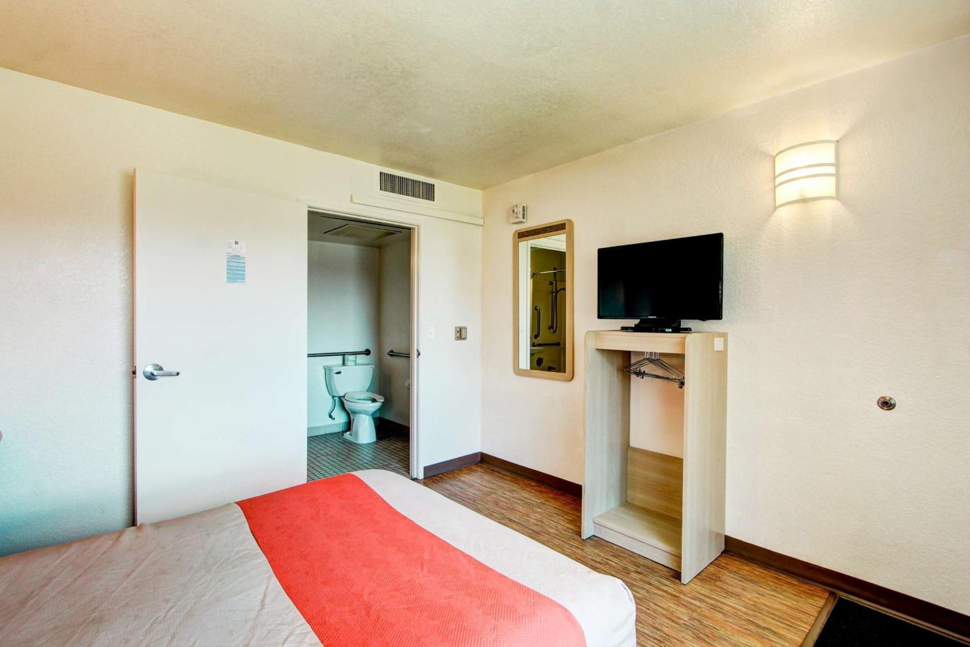 Motel 6-Denver, CO - Airport photo 50