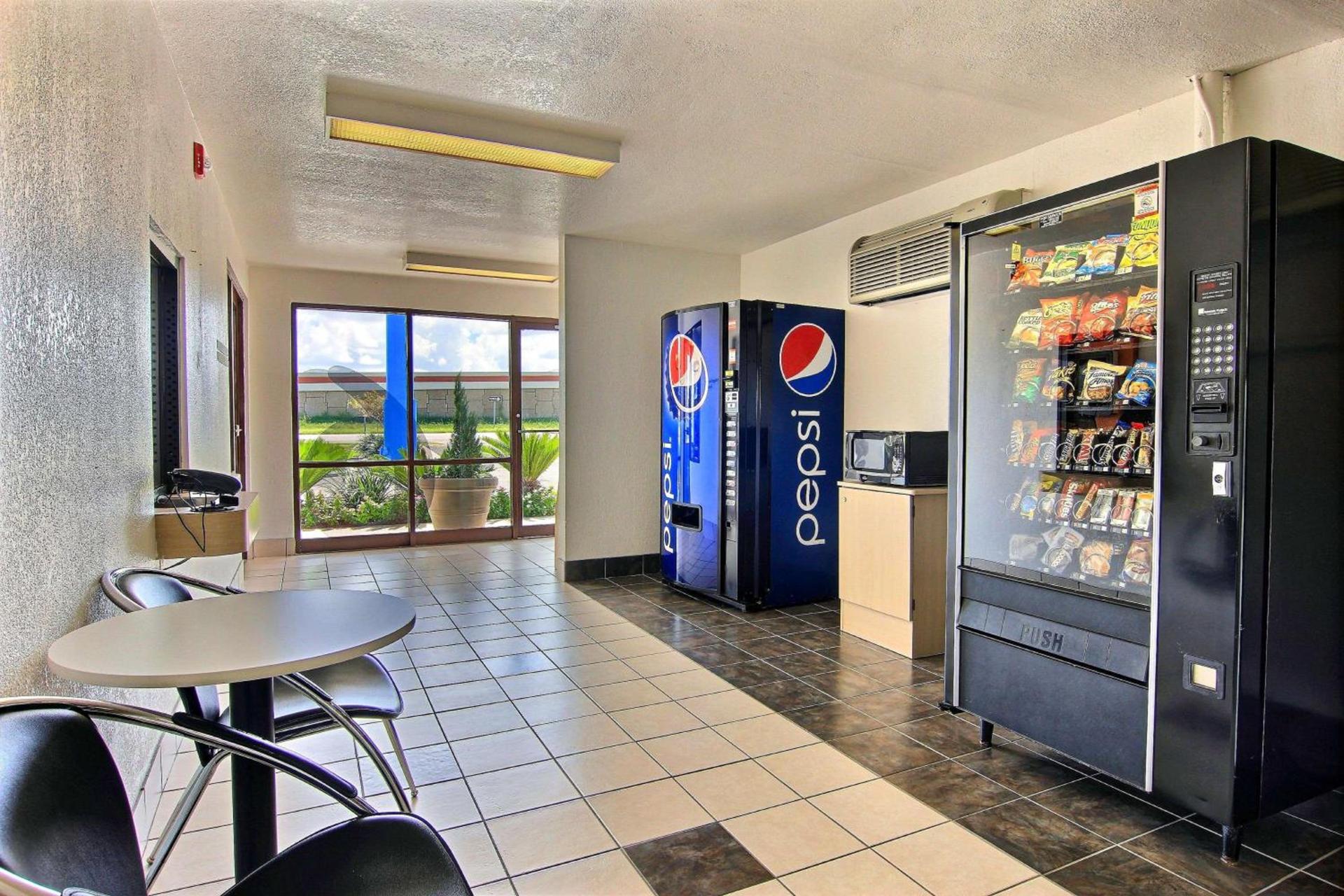 Motel 6-Kingsville, TX photo 69