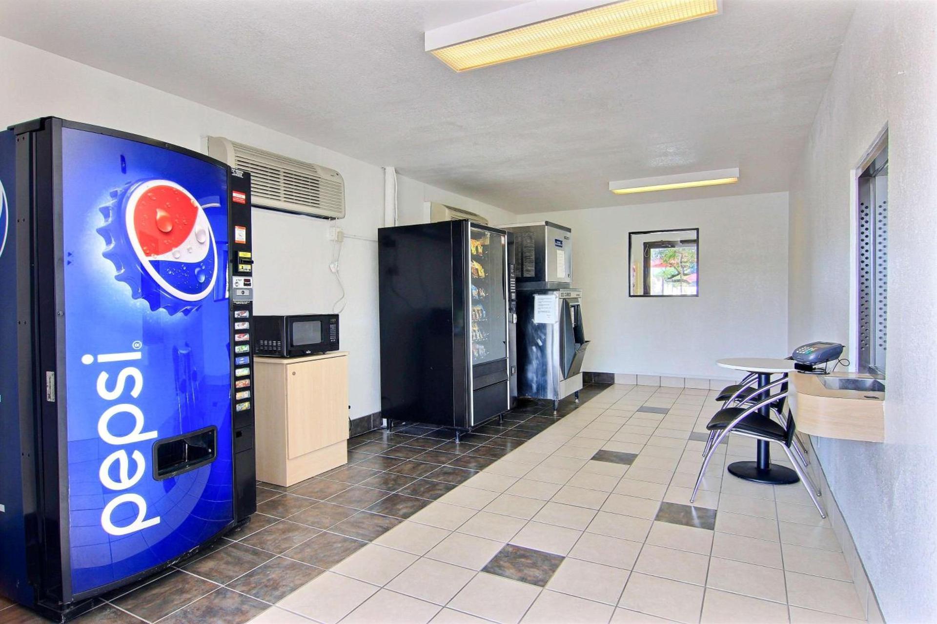 Motel 6-Kingsville, TX photo 70