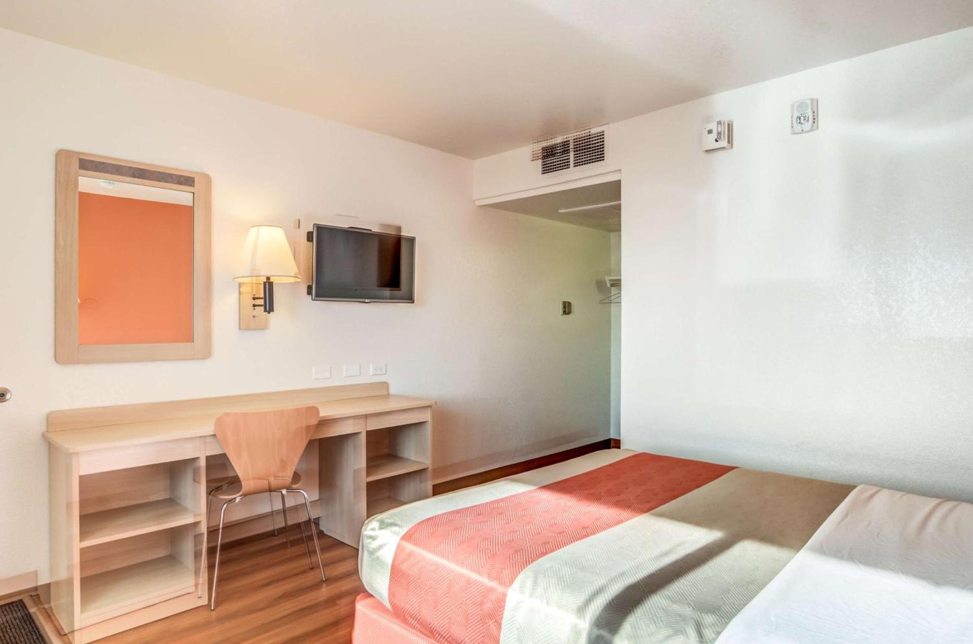 Motel 6 Fort Collins, CO photo 40