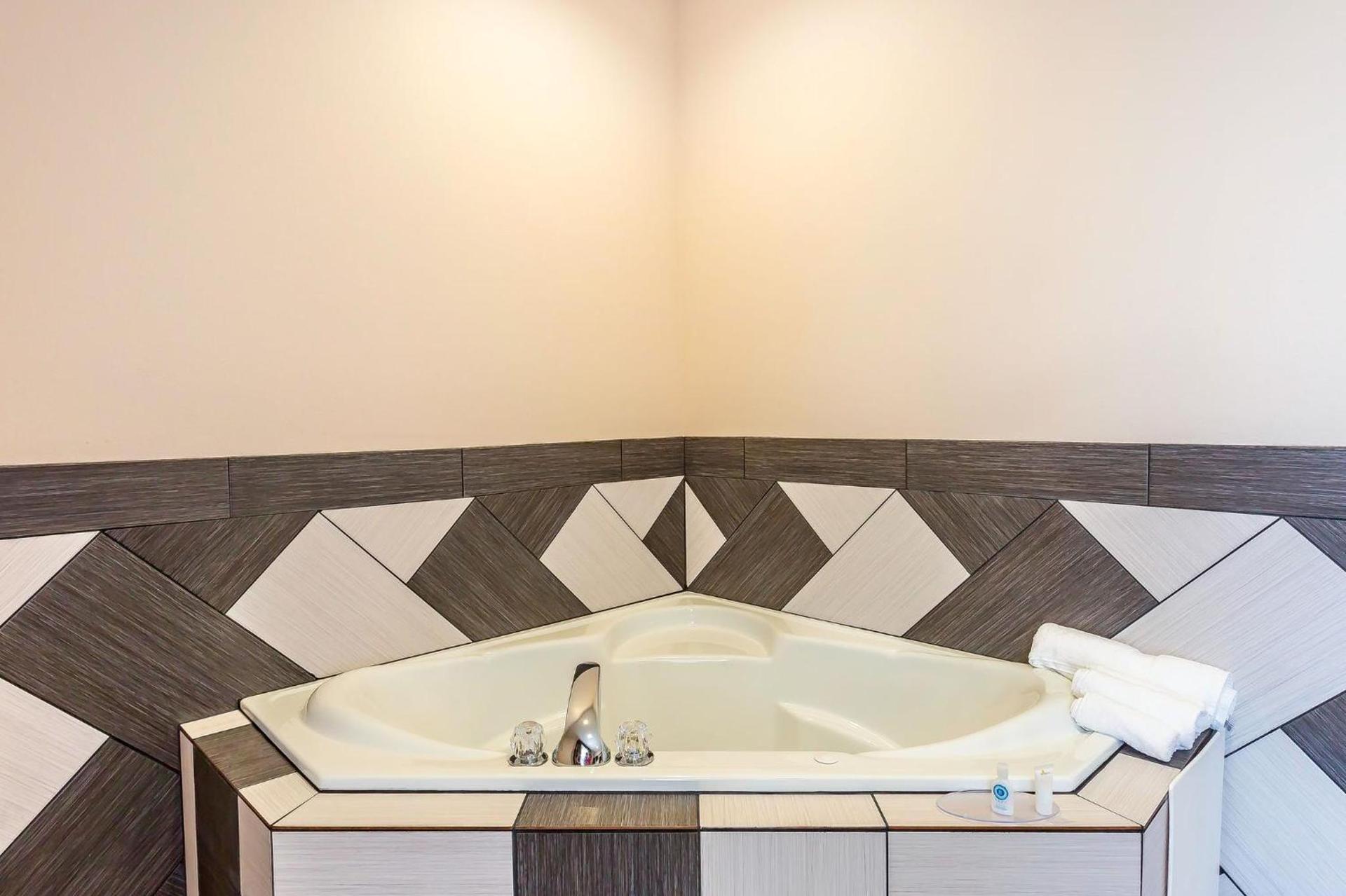 Comfort Inn & Suites Moore - Oklahoma City photo 39