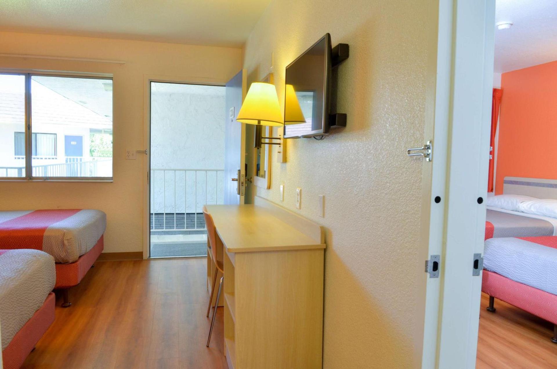 Motel 6 - Santa Nella, on i-5 photo 59