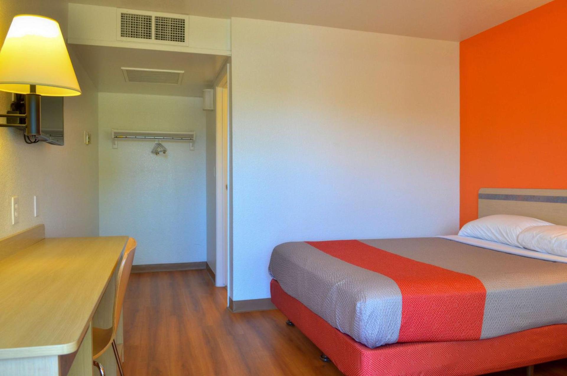 Motel 6 - Santa Nella, on i-5 photo 53
