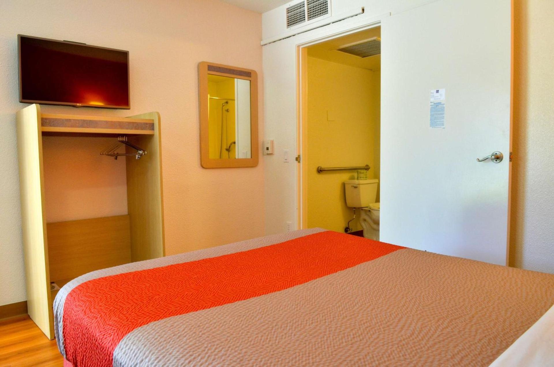 Motel 6 - Santa Nella, on i-5 photo 49
