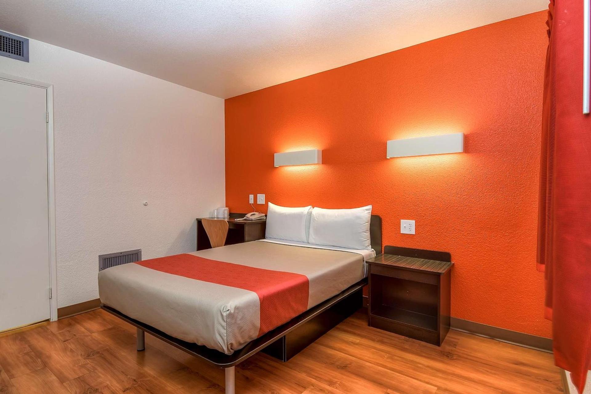 Motel 6-Carlsbad, CA Beach photo 51