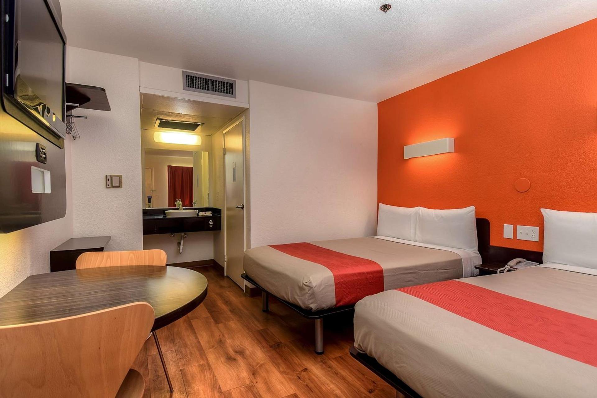 Motel 6-Carlsbad, CA Beach photo 54