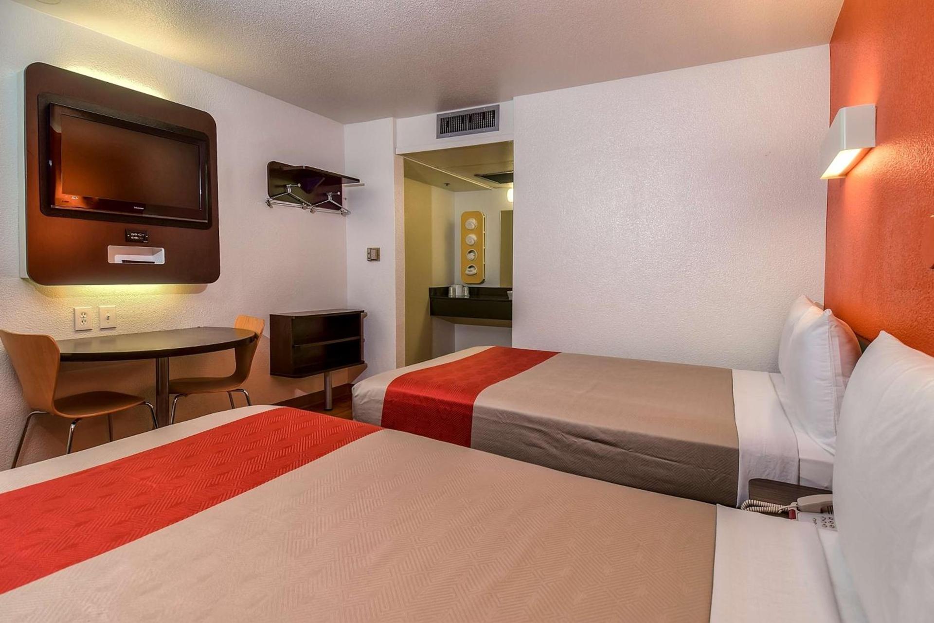 Motel 6-Carlsbad, CA Beach photo 53