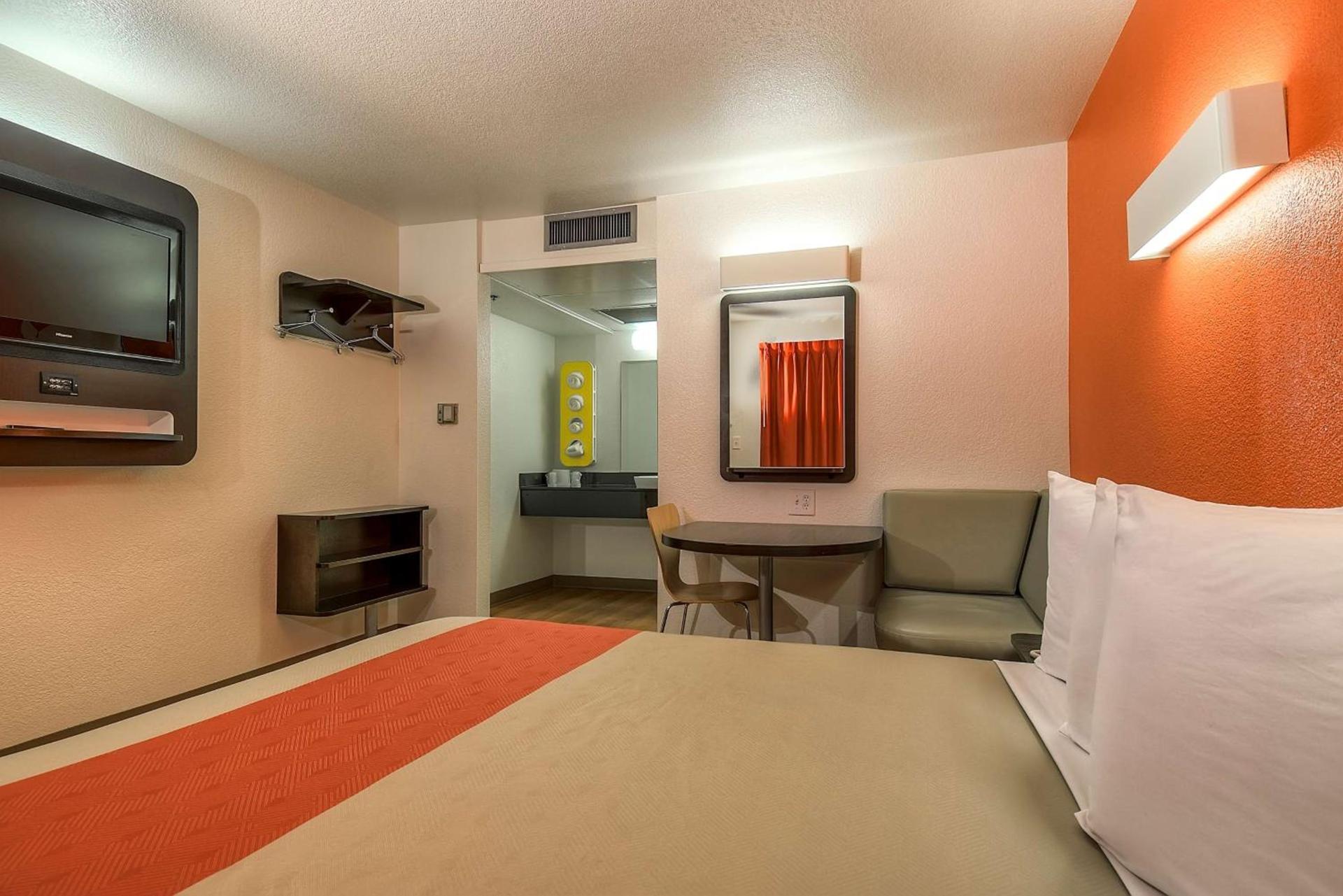 Motel 6-Carlsbad, CA Beach photo 48