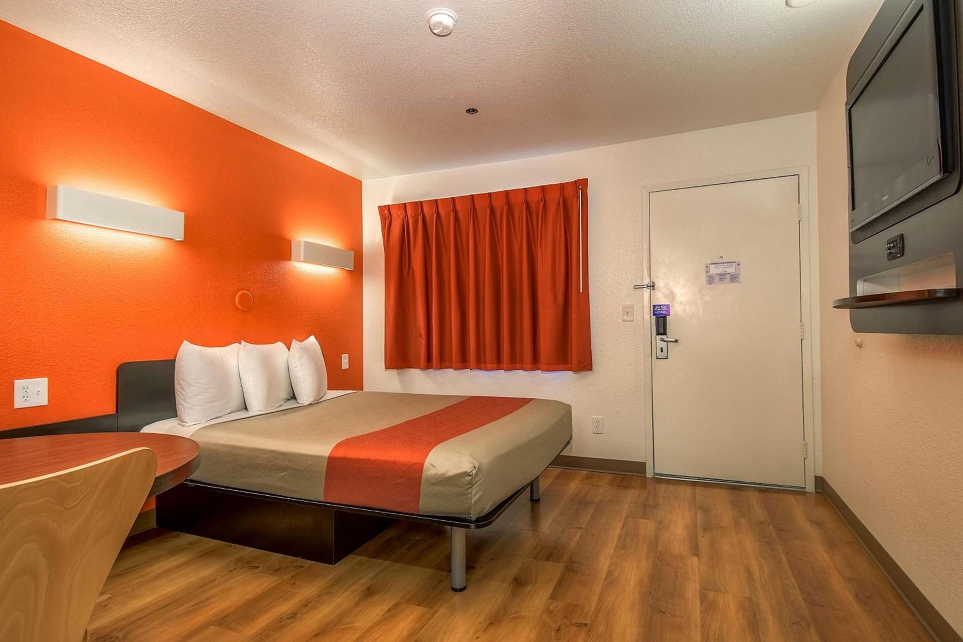 Motel 6-Carlsbad, CA Beach photo 47
