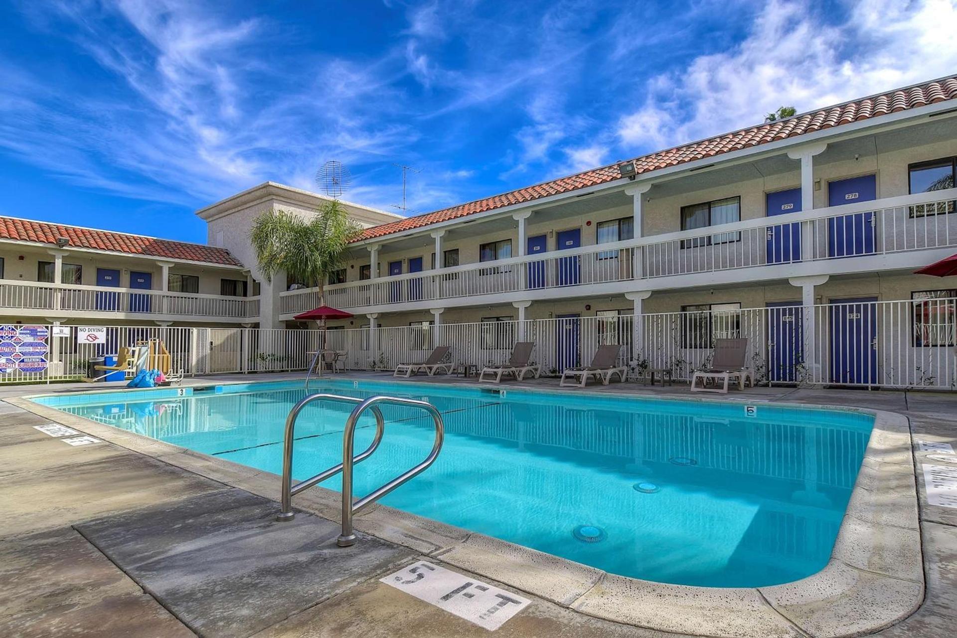 Motel 6-Carlsbad, CA Beach photo 16