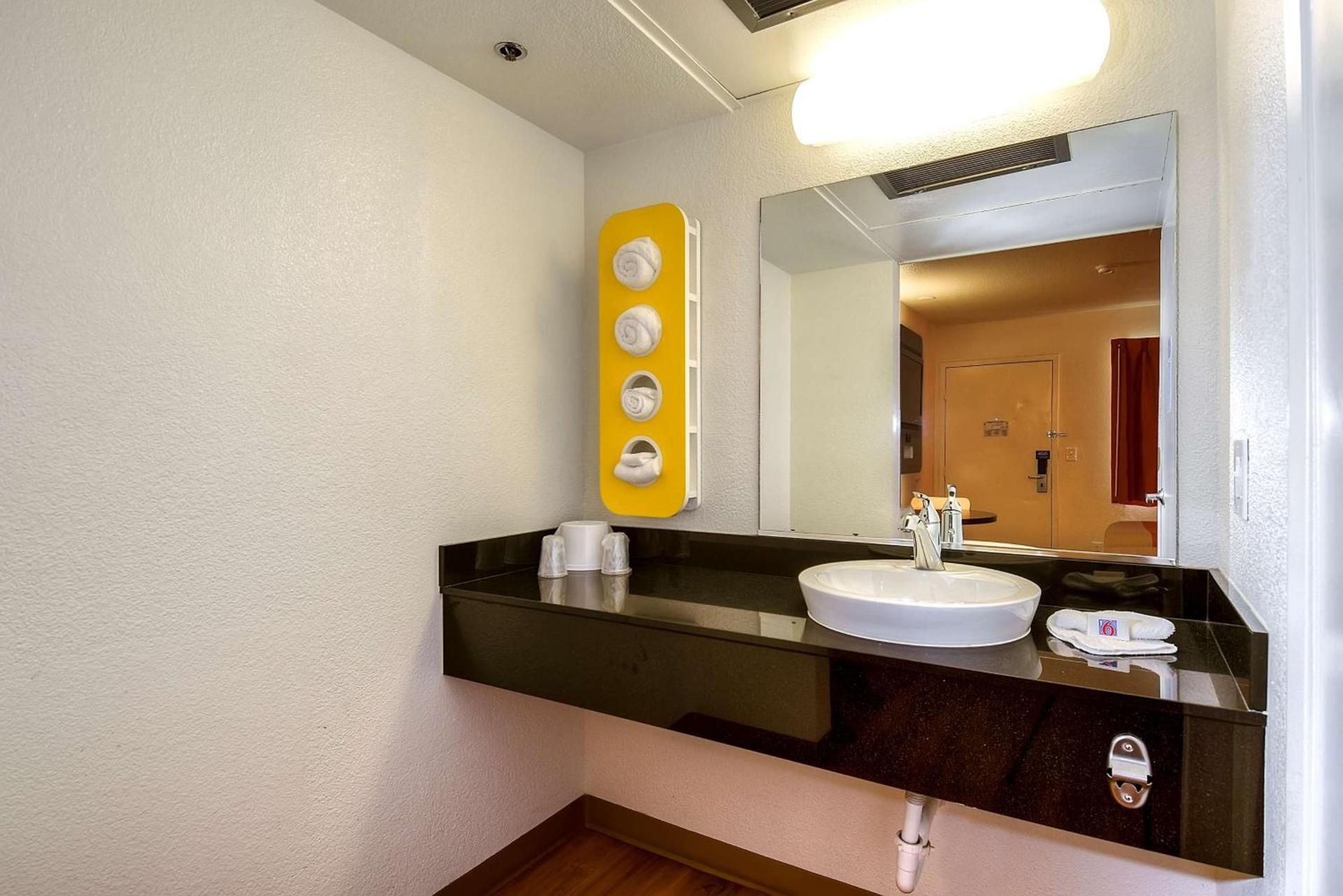 Motel 6-Carlsbad, CA Beach photo 44