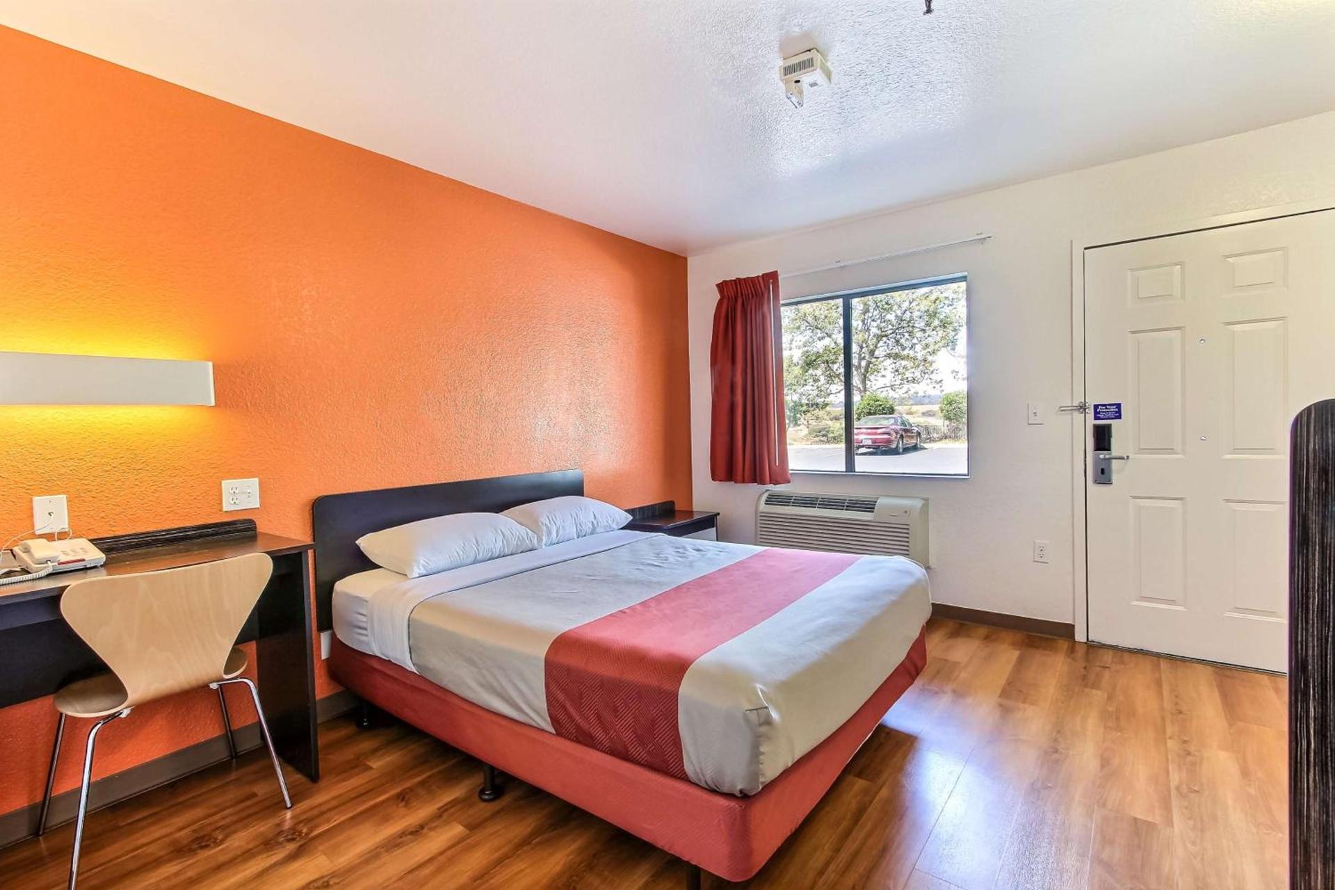 Hotel B5 -Watsonville photo 49