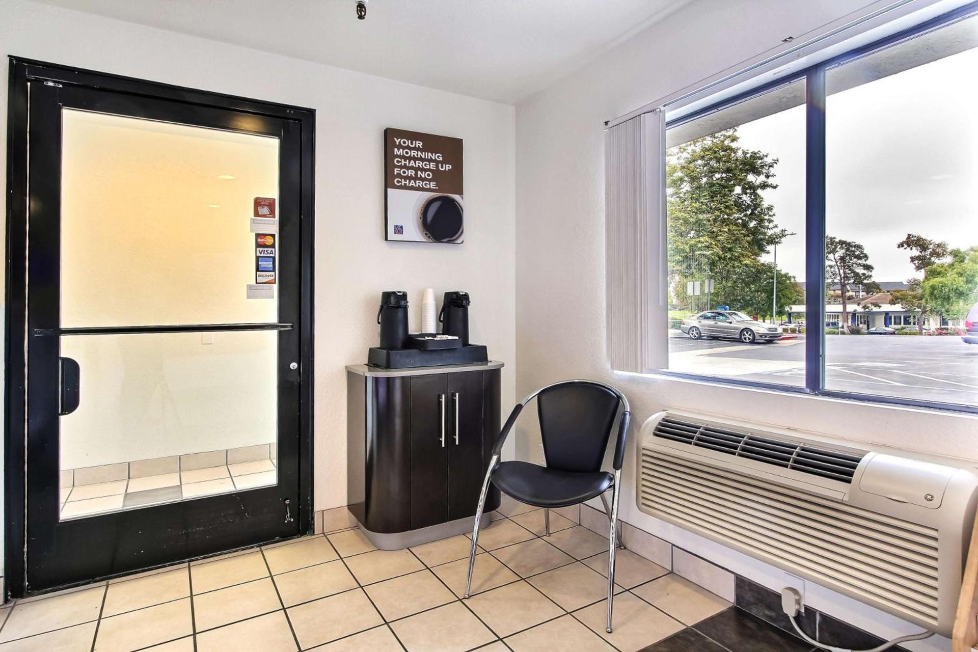 Hotel B5 -Watsonville photo 18