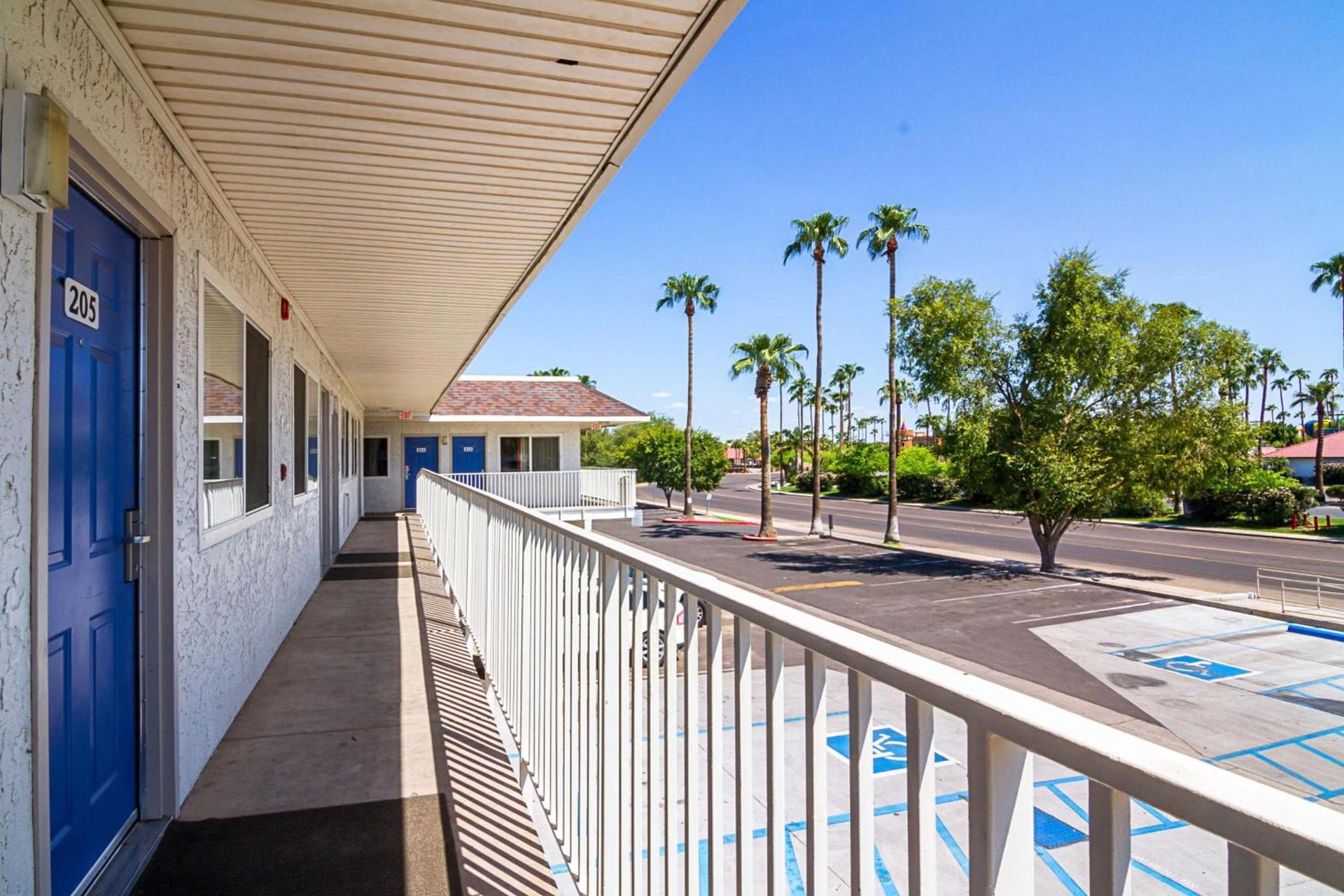 Motel 6 Mesa North photo 17