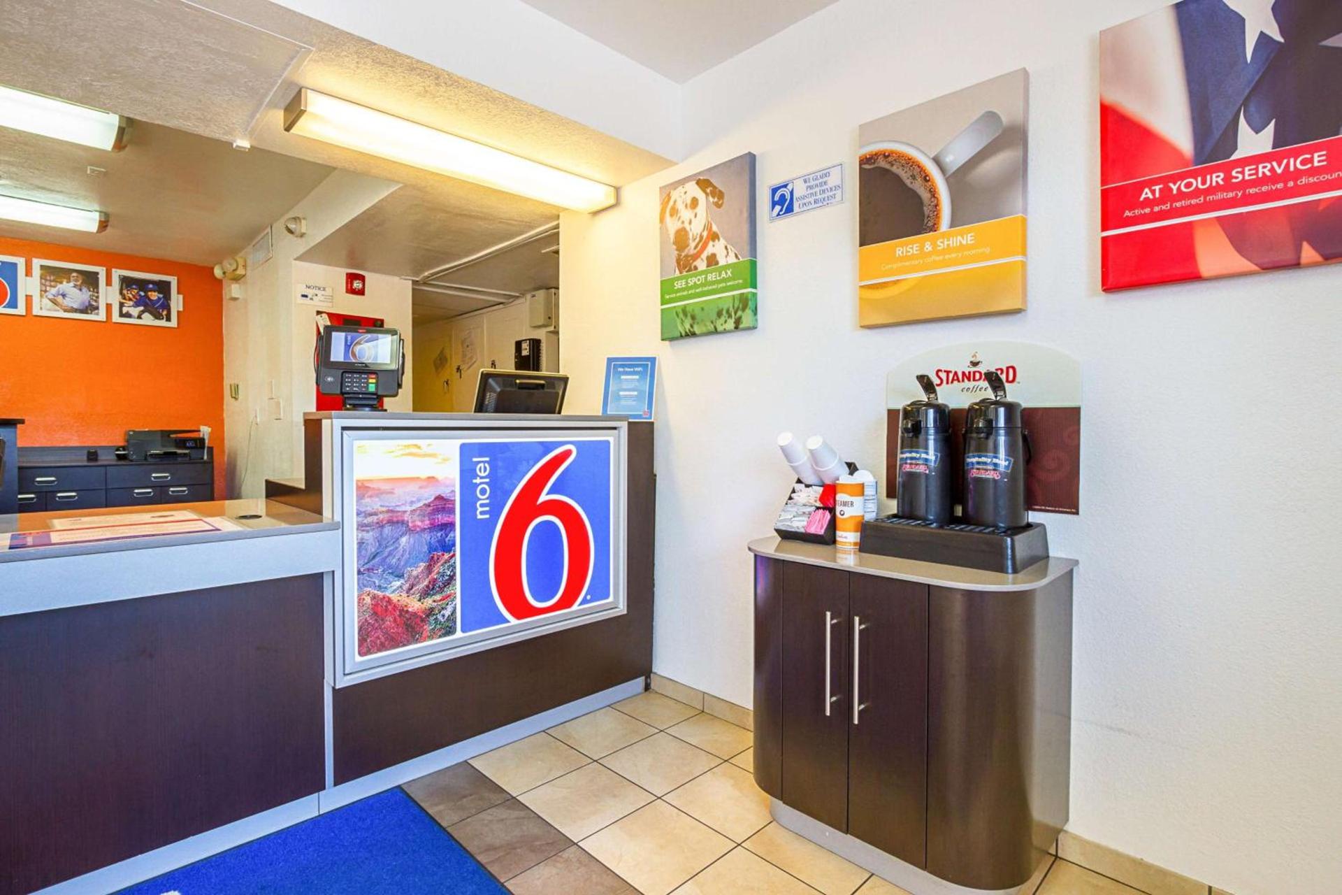 Motel 6 Mesa North photo 23