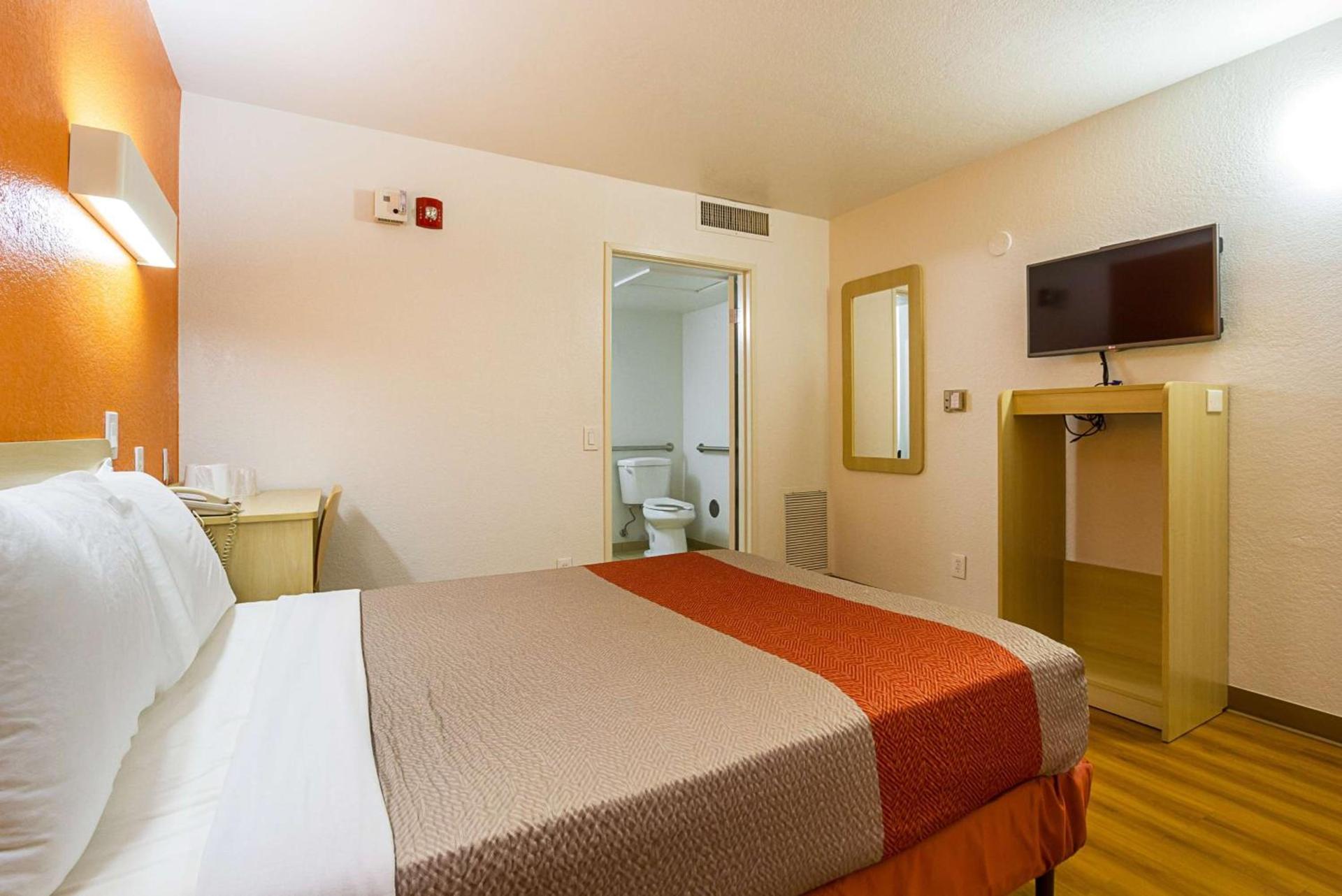 Motel 6 Mesa North photo 65