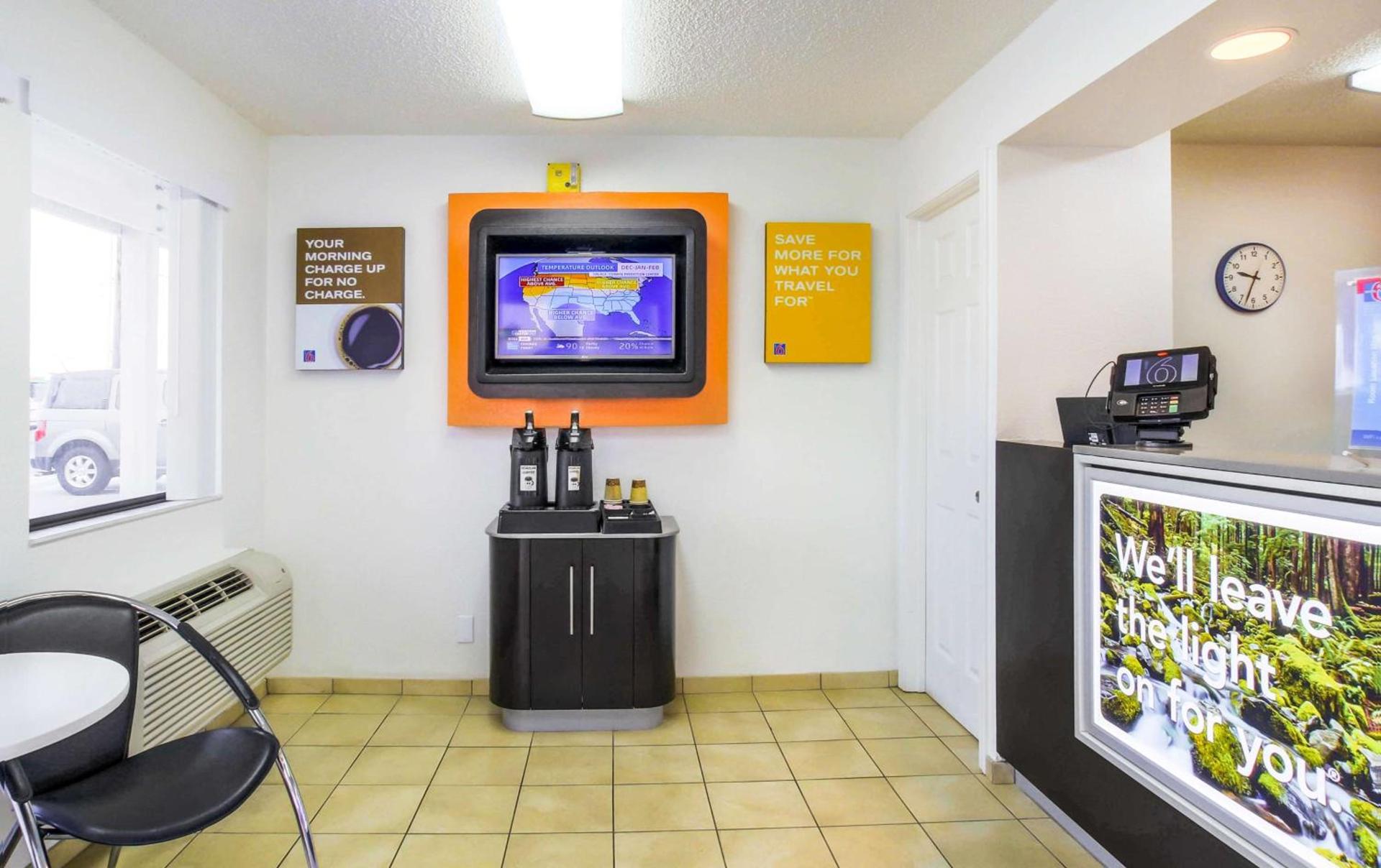 Motel 6-Medford, OR - North photo 37