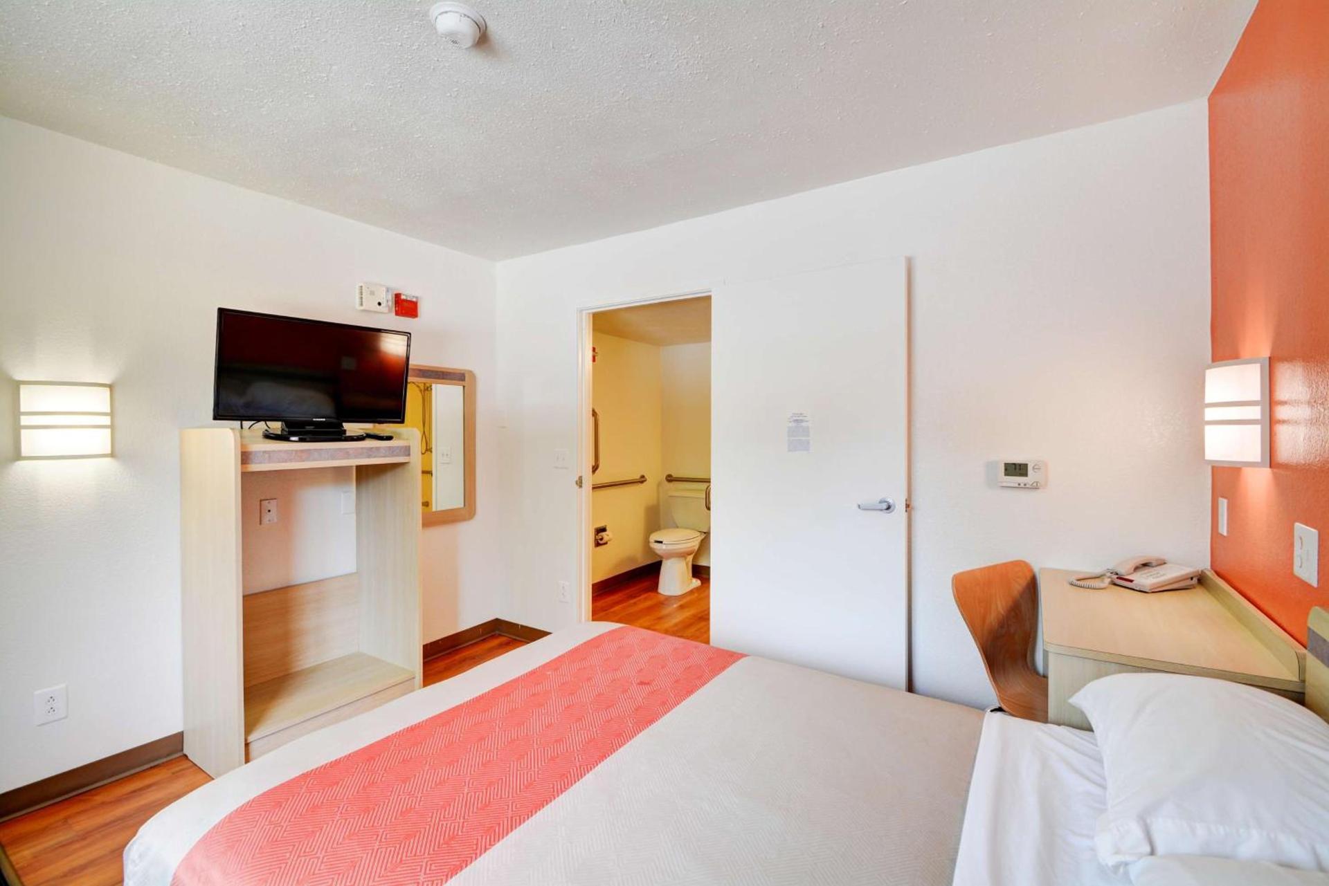 Motel 6-Southington, CT - Hartford photo 36