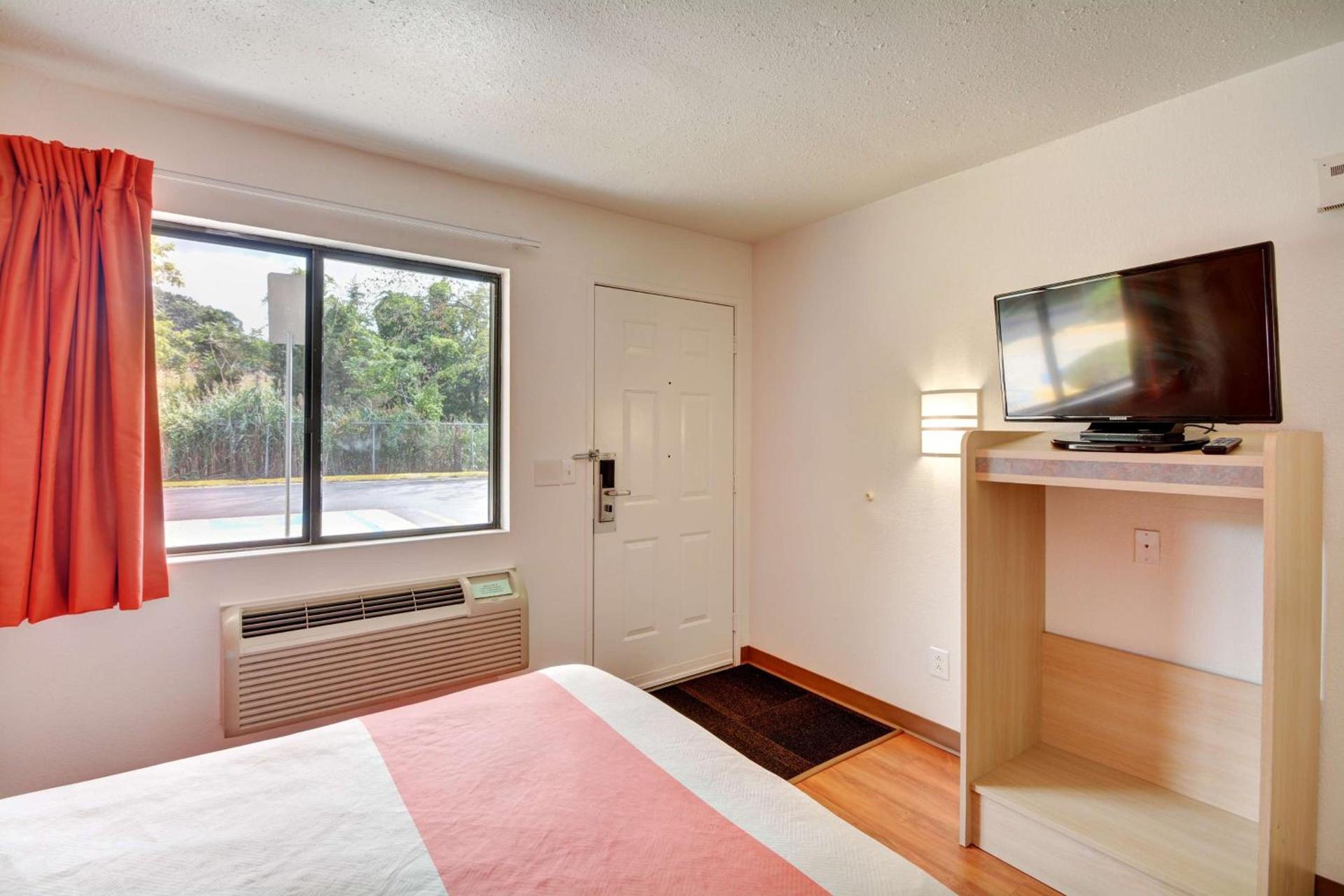 Motel 6-Southington, CT - Hartford photo 38