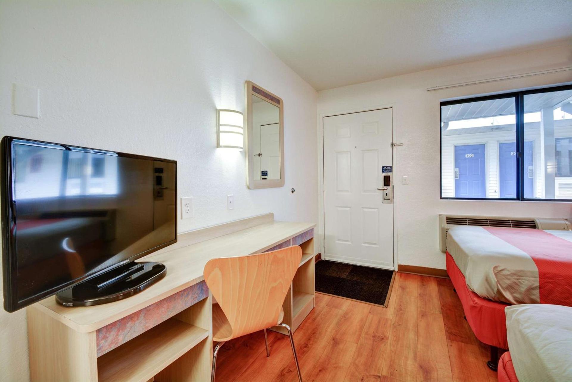 Motel 6-Southington, CT - Hartford photo 42
