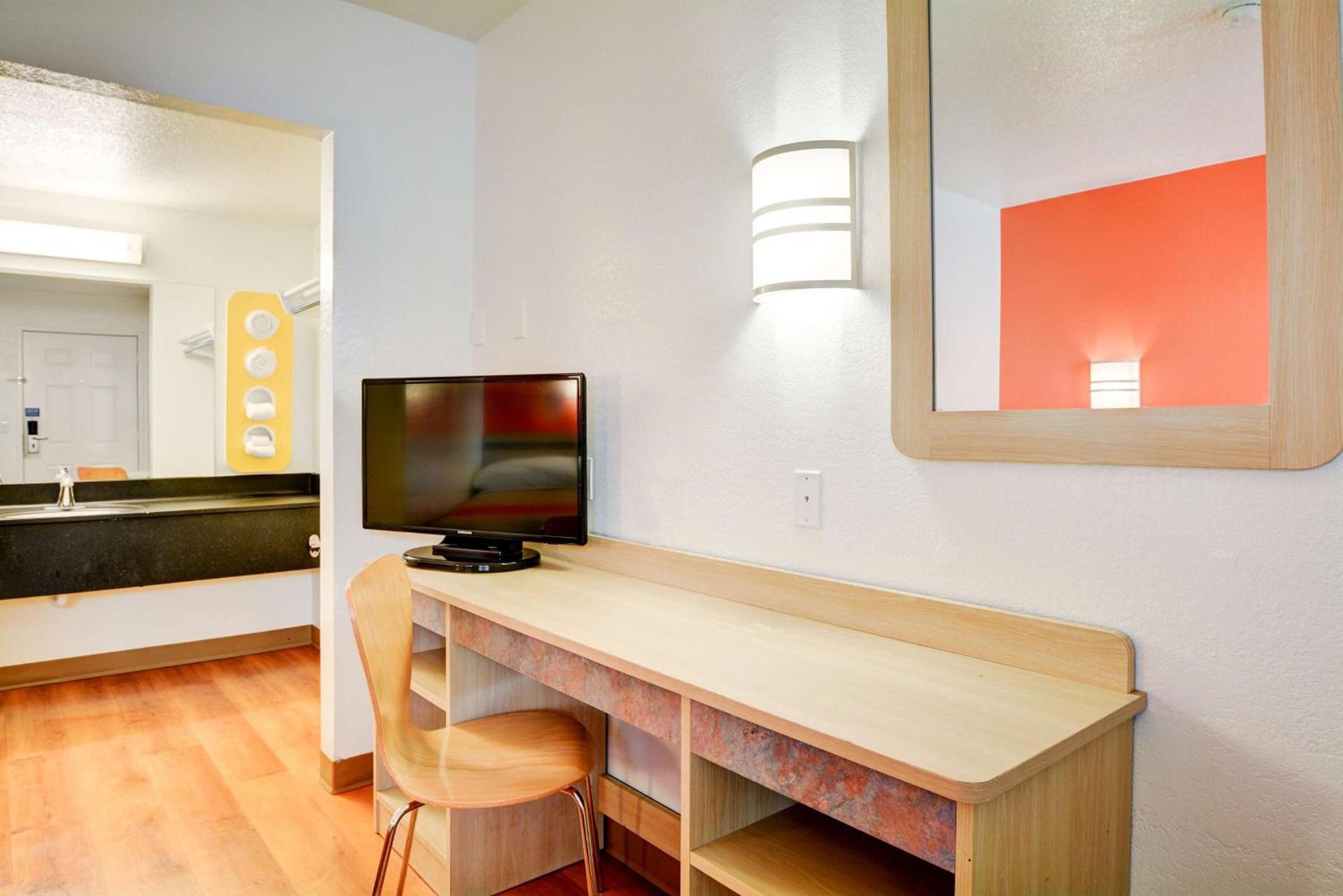 Motel 6-Southington, CT - Hartford photo 44