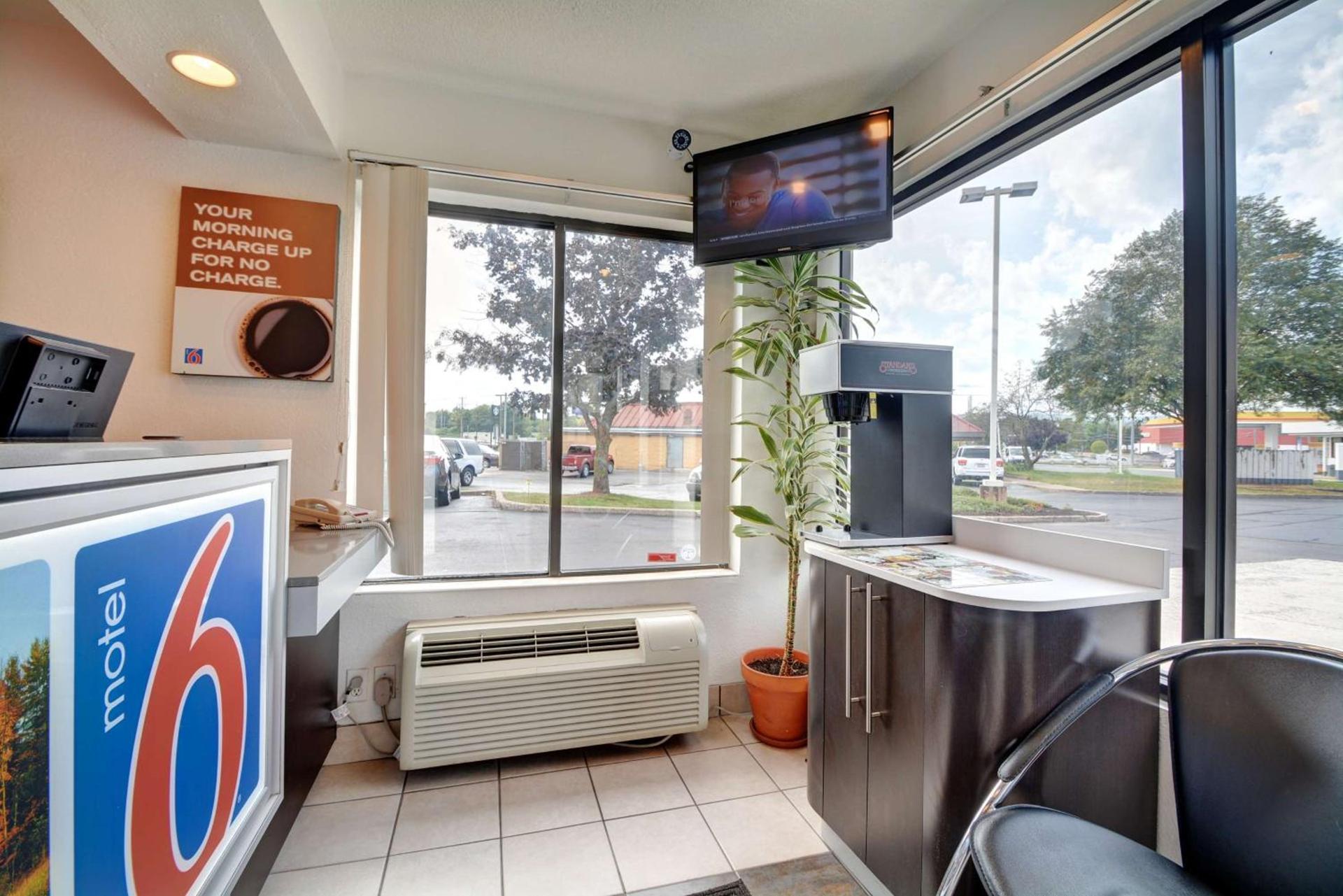 Motel 6-Southington, CT - Hartford photo 49