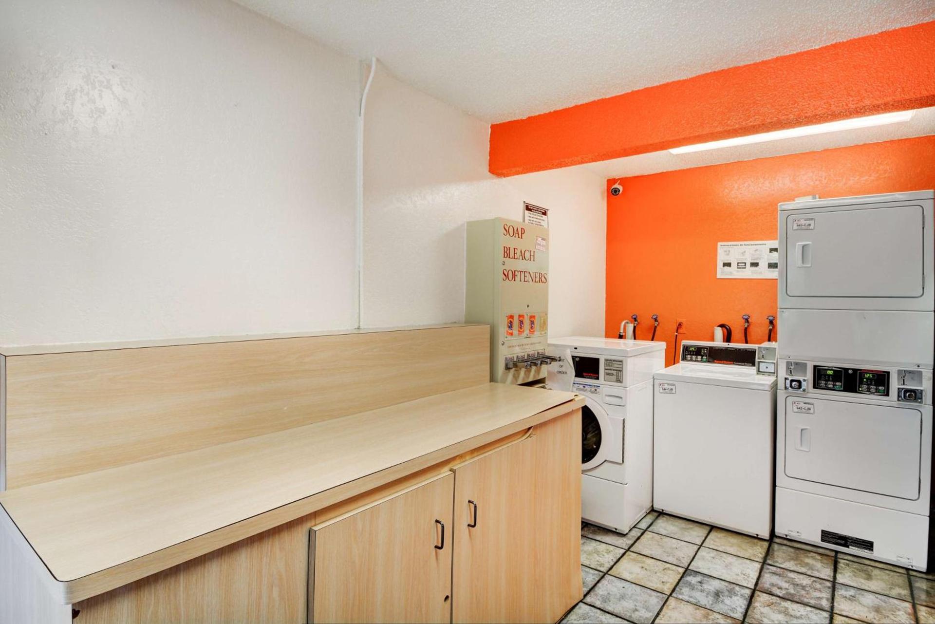 Motel 6-Southington, CT - Hartford photo 52
