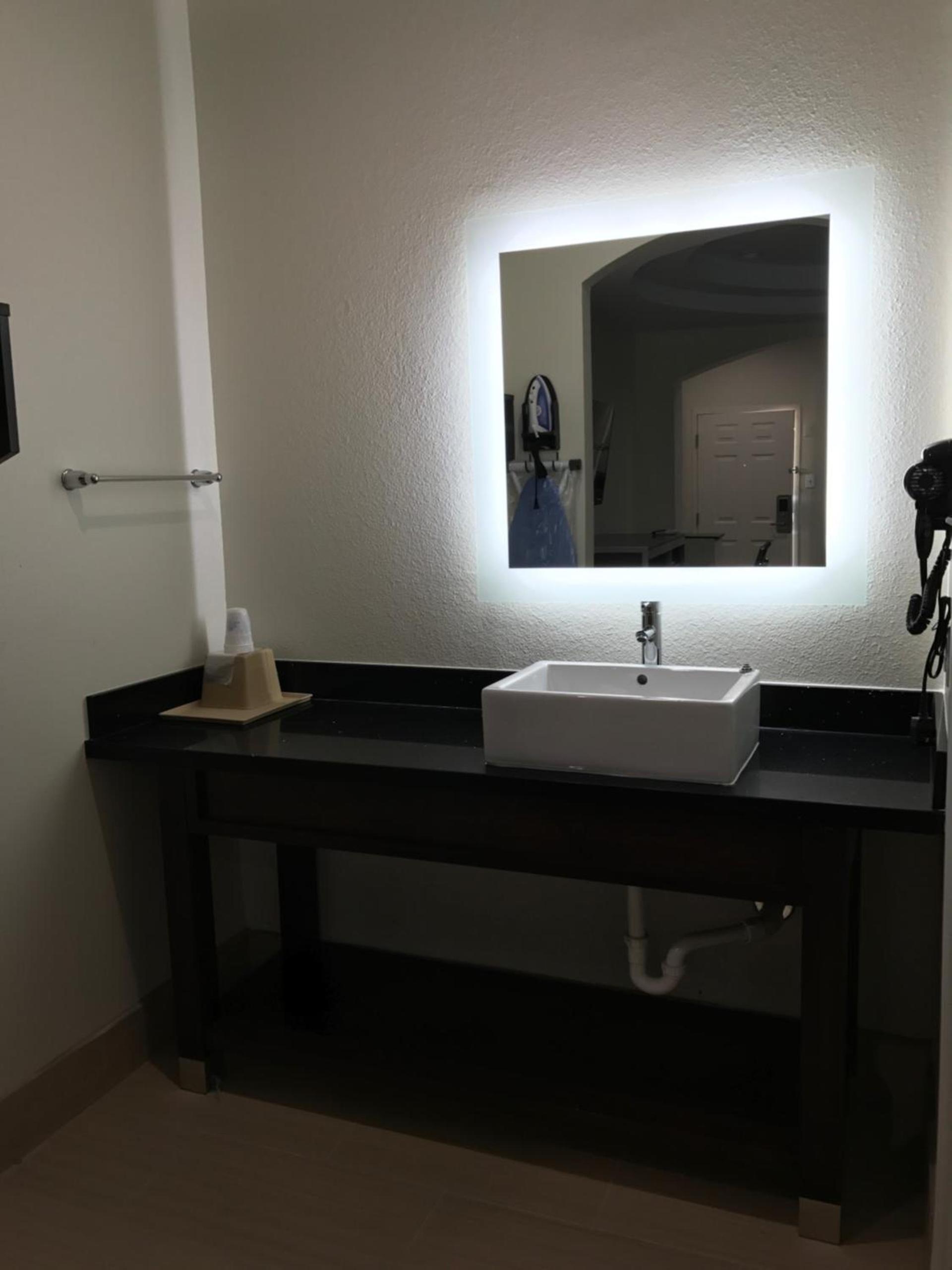 Americas Best Value Inn & Suites Spring / N. Houston photo 11