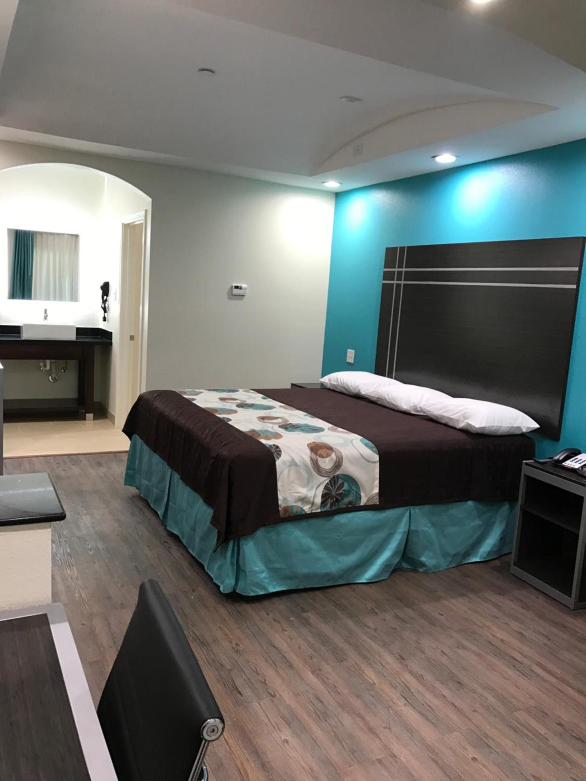 Americas Best Value Inn & Suites Spring / N. Houston photo 3