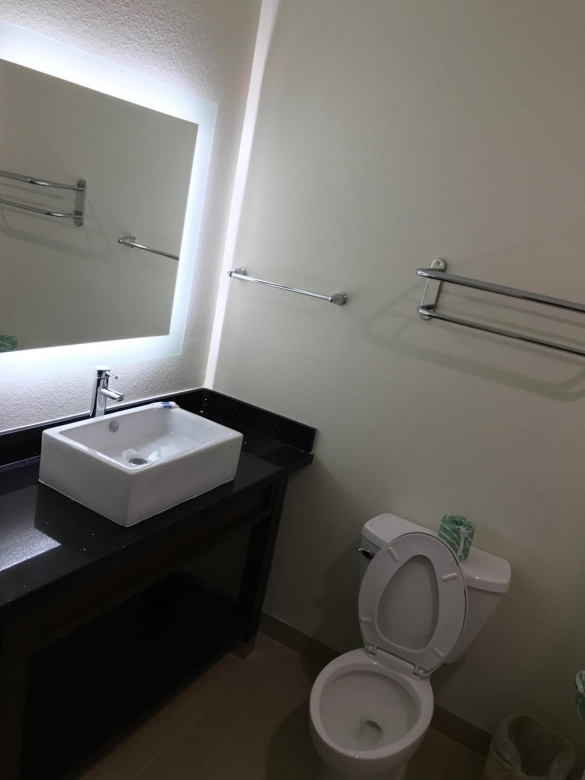 Americas Best Value Inn & Suites Spring / N. Houston photo 8