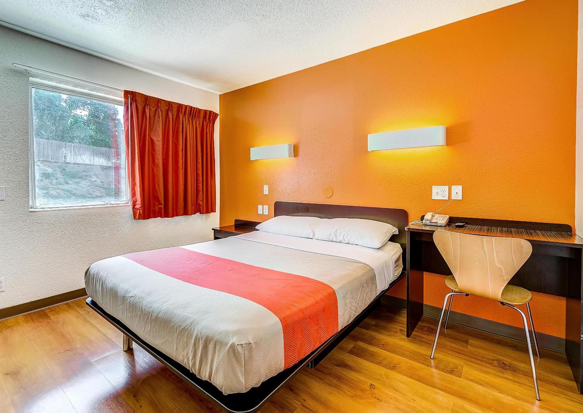Motel 6 Thornton photo 47