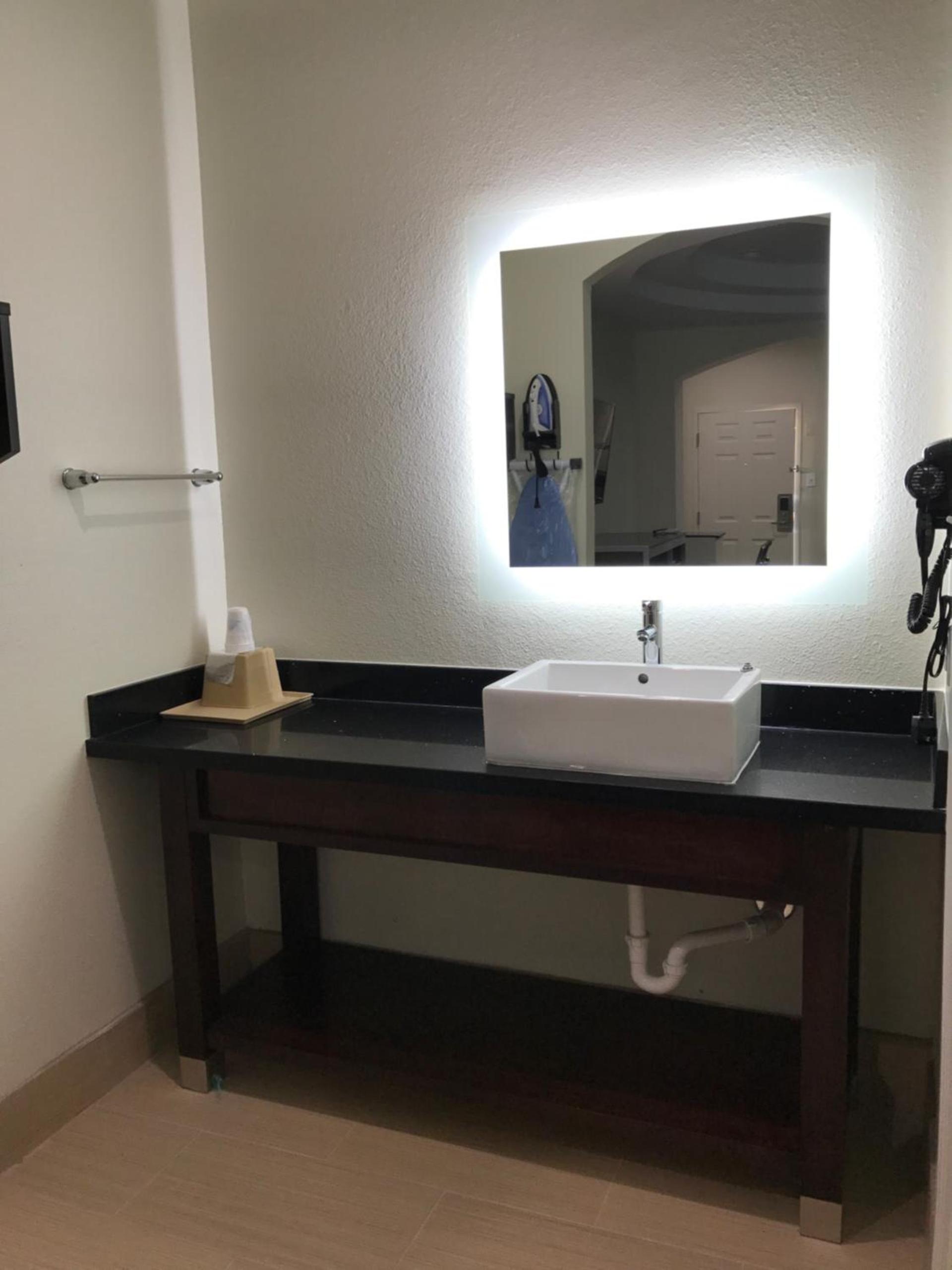 Americas Best Value Inn & Suites Spring / N. Houston photo 21