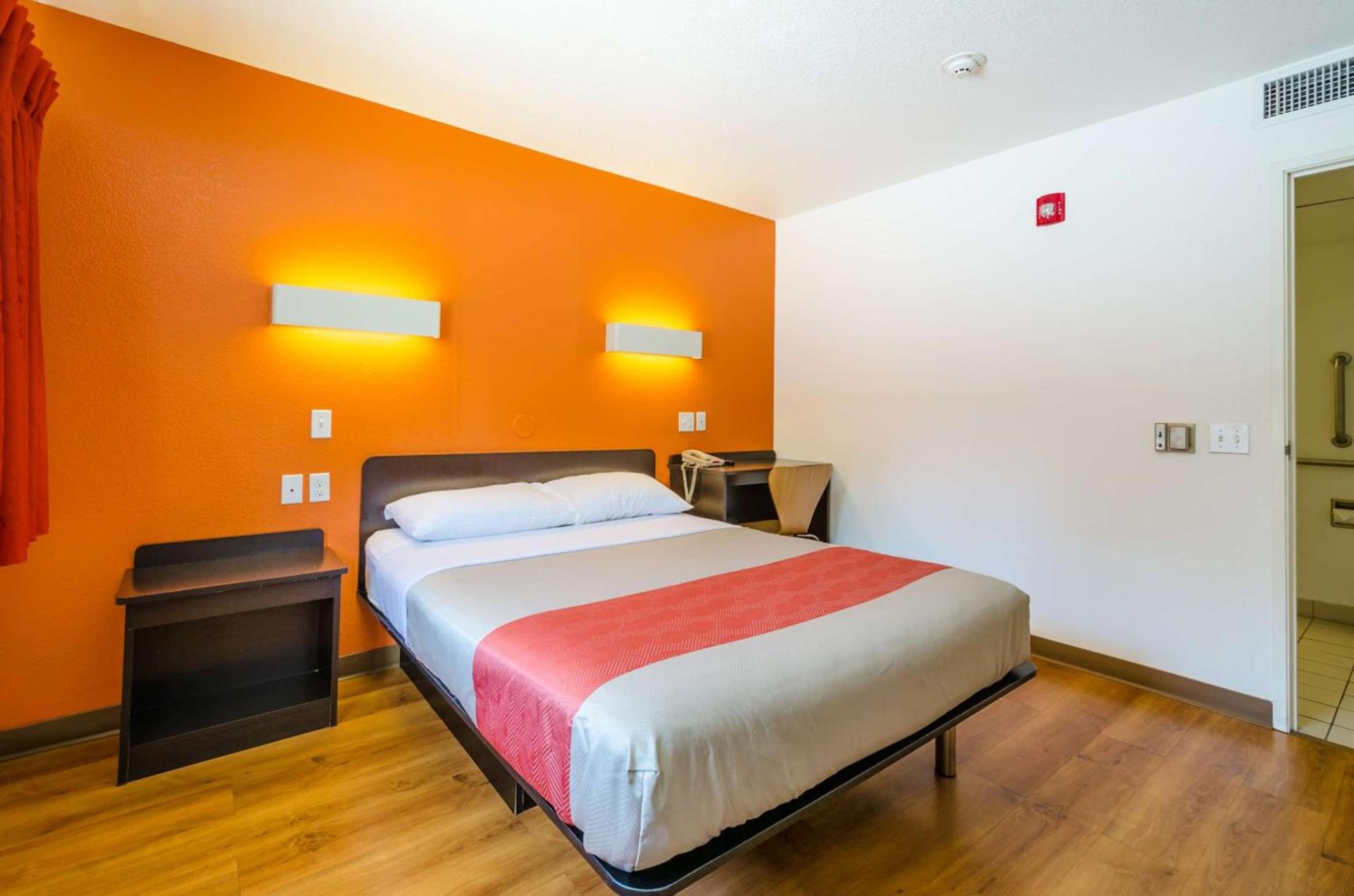 Motel 6 Thornton photo 46