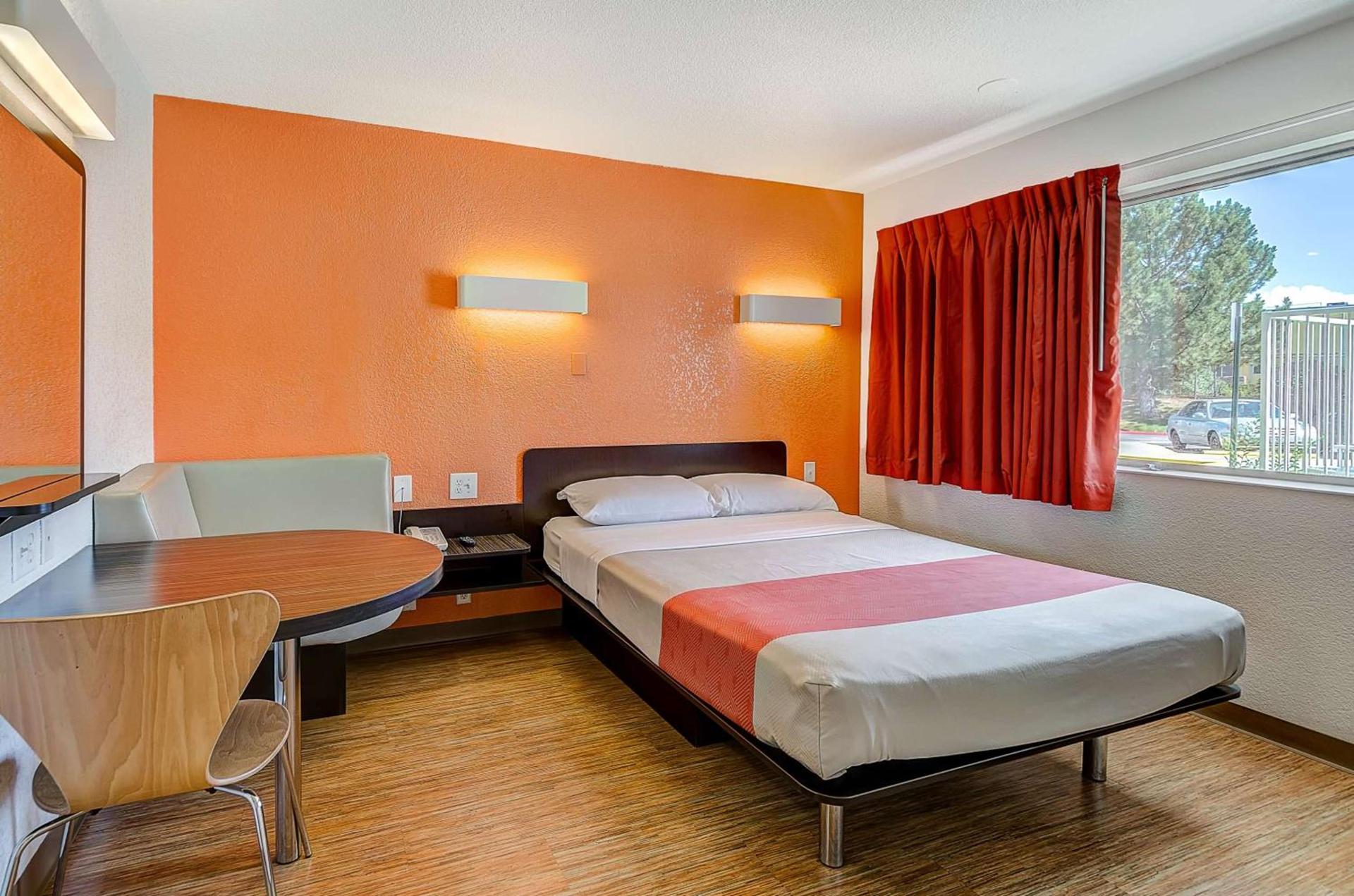 Motel 6 Thornton photo 42
