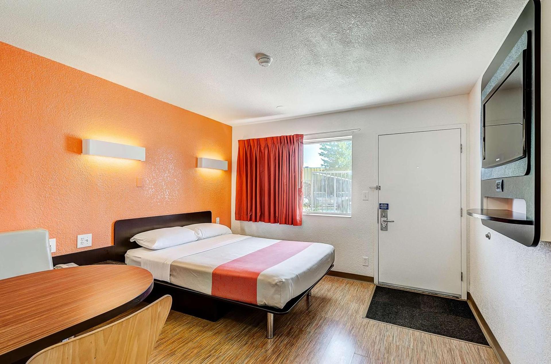 Motel 6 Thornton photo 41