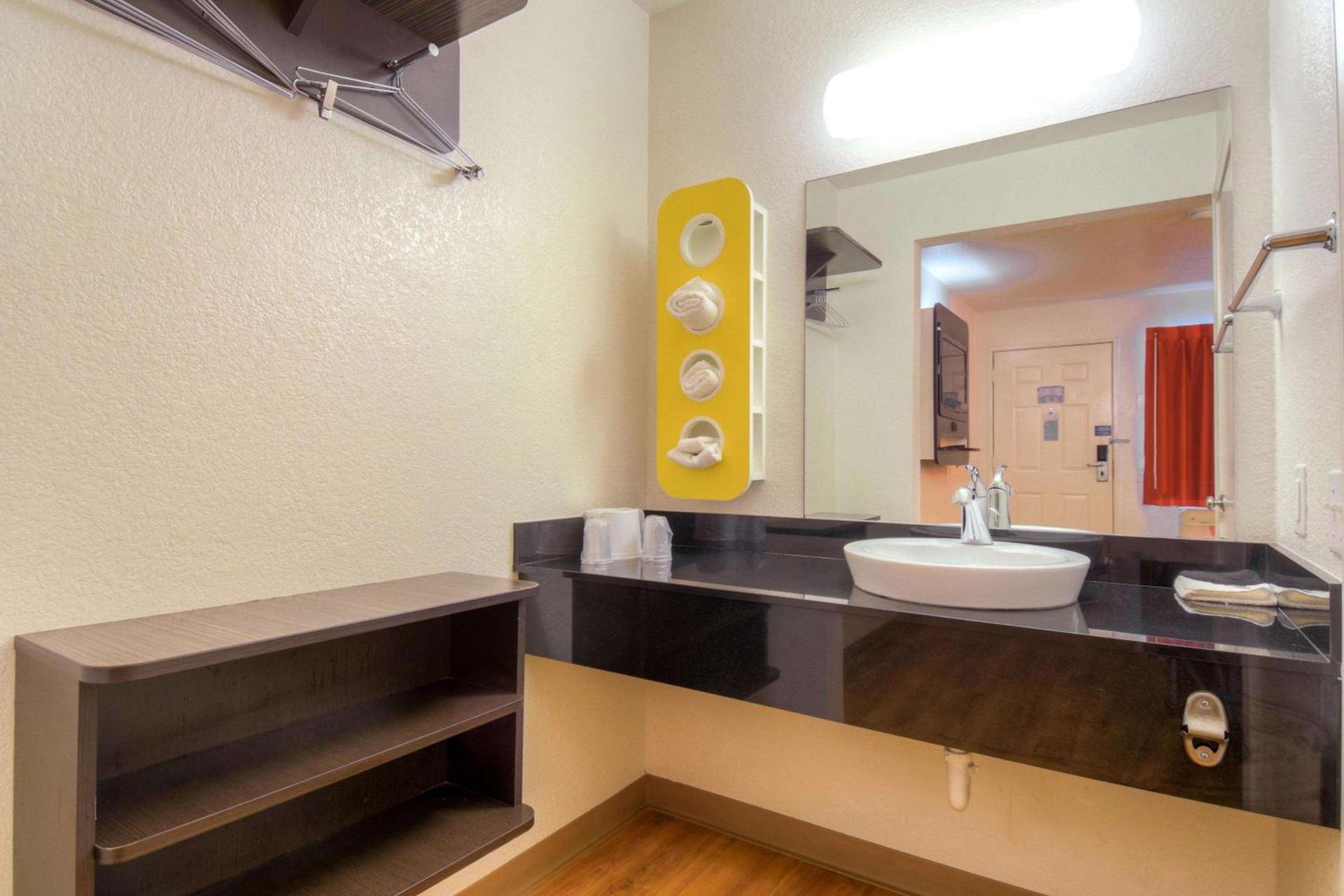 Motel 6-Chula Vista, CA - San Diego photo 29