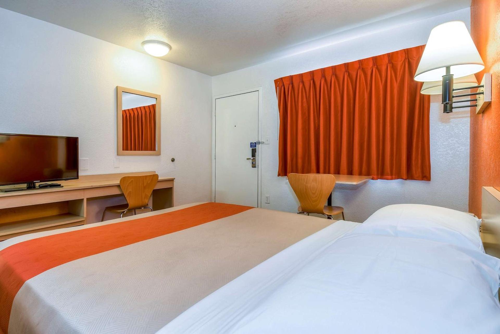 Motel 6-Corona, CA photo 40